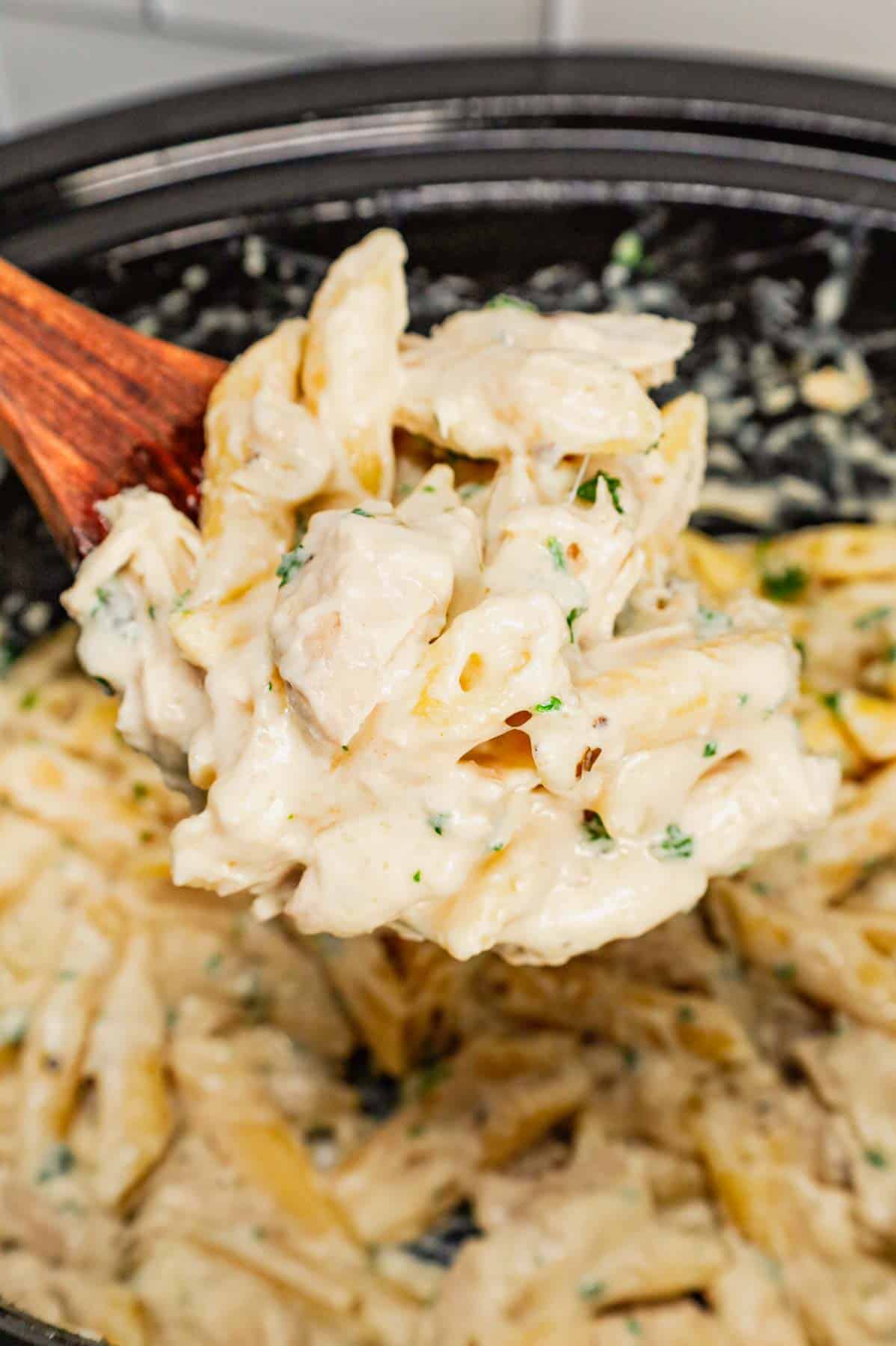 Crock Pot Garlic Parmesan Chicken Pasta is a creamy slow cooker pasta recipe loaded with cream cheese, garlic parmesan wing sauce, mozzarella, parmesan and shredded chicken breasts.