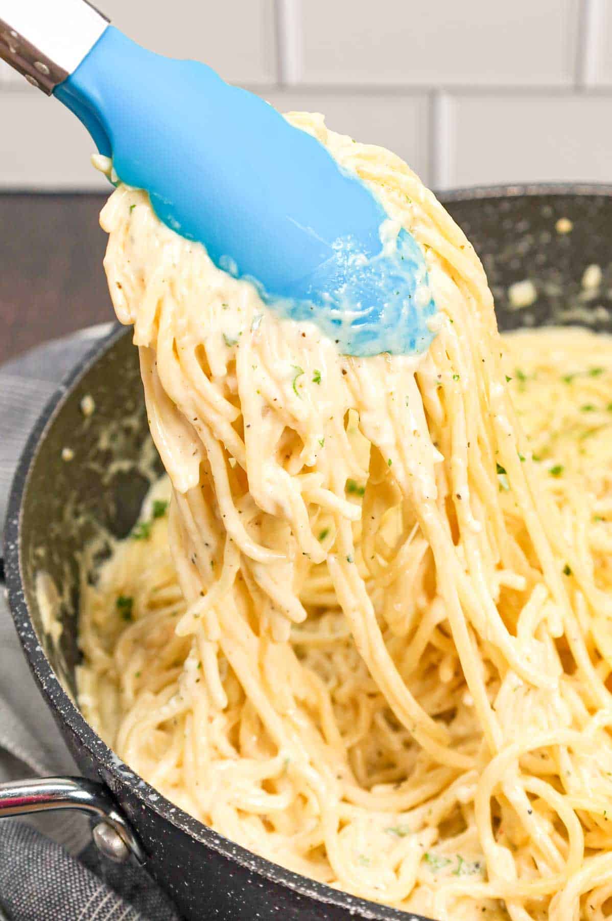 Spaghetti Alfredo is rich and creamy pasta recipe made with butter, minced garlic, heavy cream, Italian seasoning and shredded parmesan cheese.