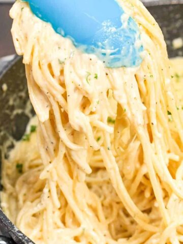 Spaghetti Alfredo is rich and creamy pasta recipe made with butter, minced garlic, heavy cream, Italian seasoning and shredded parmesan cheese.