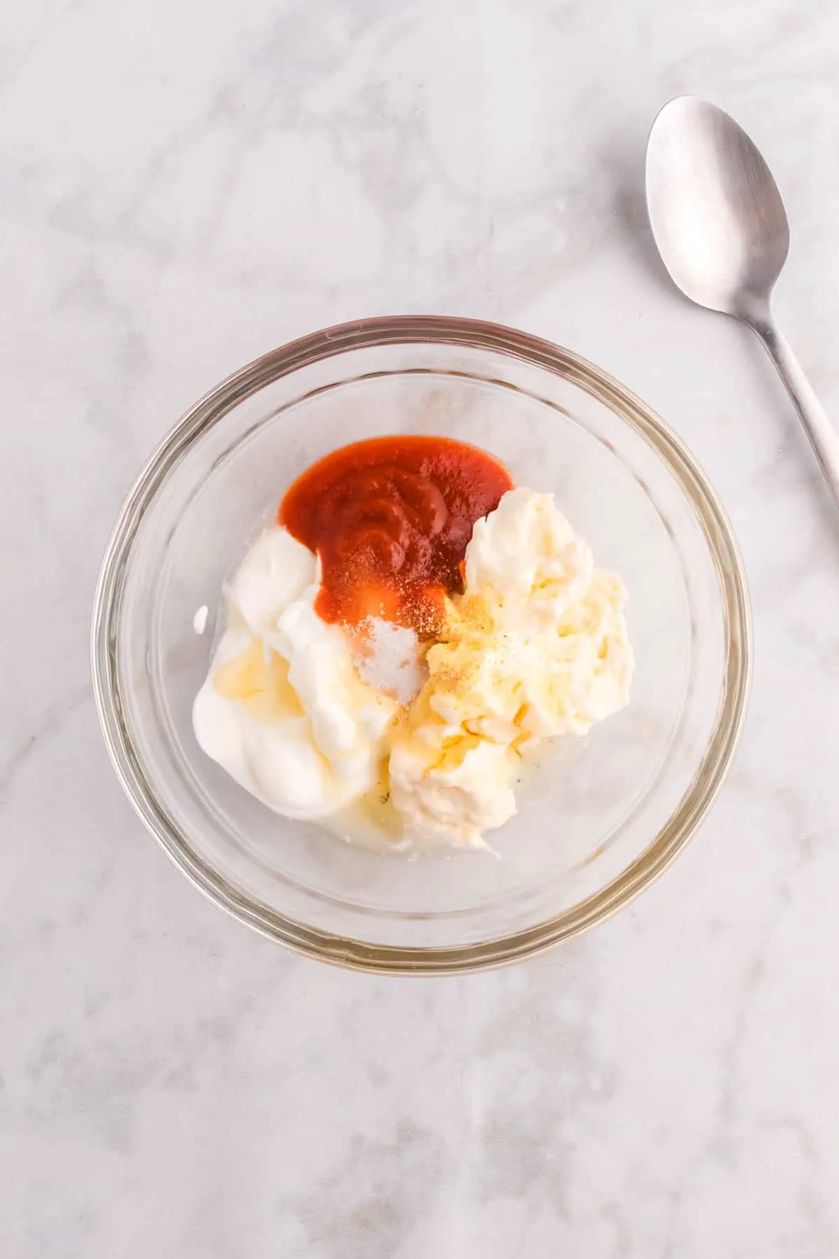 siracha, sour cream, mayo, honey, garlic and salt in a mixing bowl