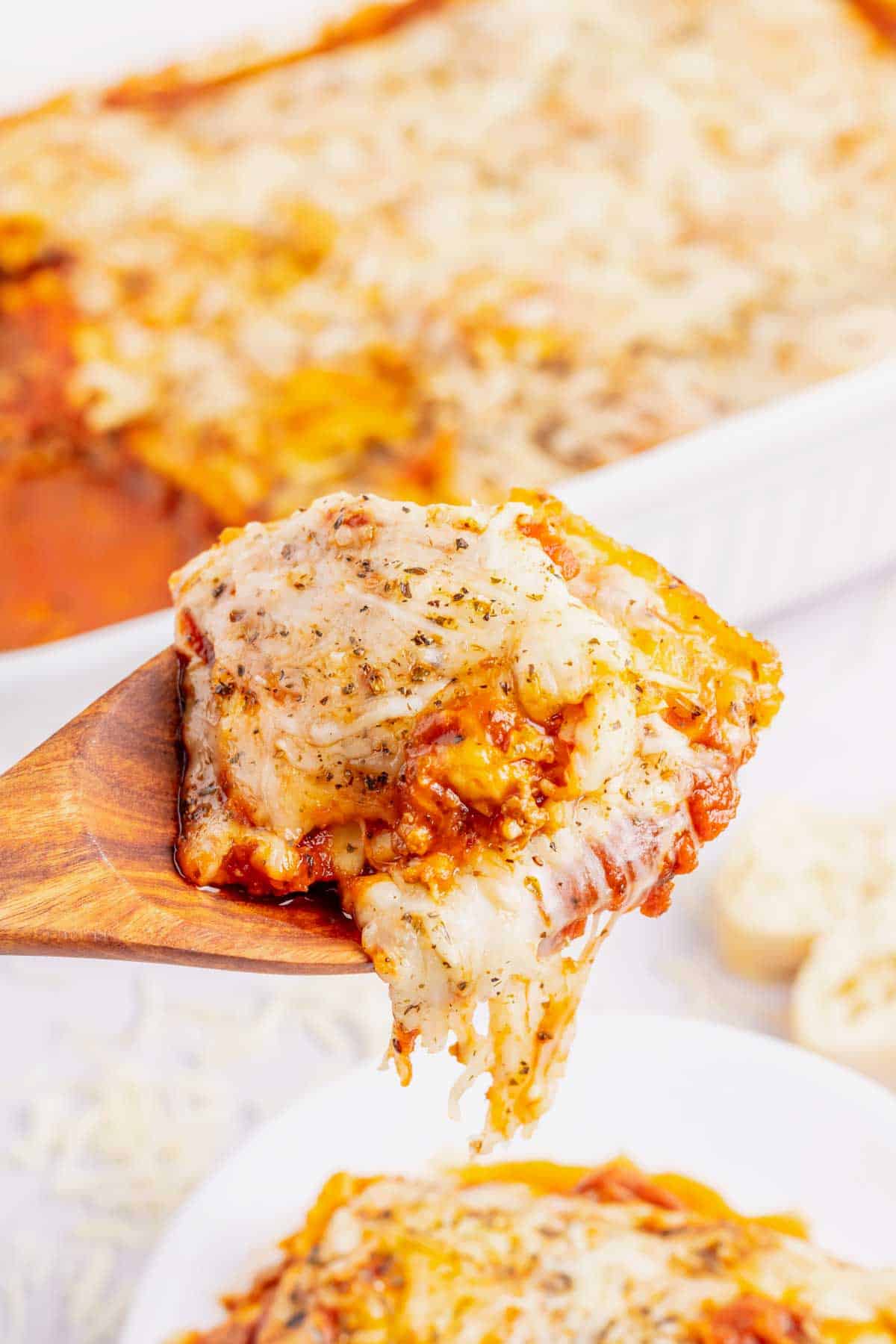 Lazy Lasagna with Ravioli is a hearty and delicious baked pasta recipe made with frozen cheese ravioli, ground beef, marinara and loaded with mozzarella cheese.