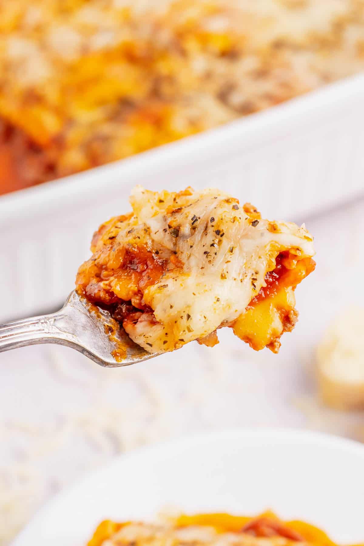 Lazy Lasagna with Ravioli is a hearty and delicious baked pasta recipe made with frozen cheese ravioli, ground beef, marinara and loaded with mozzarella cheese.