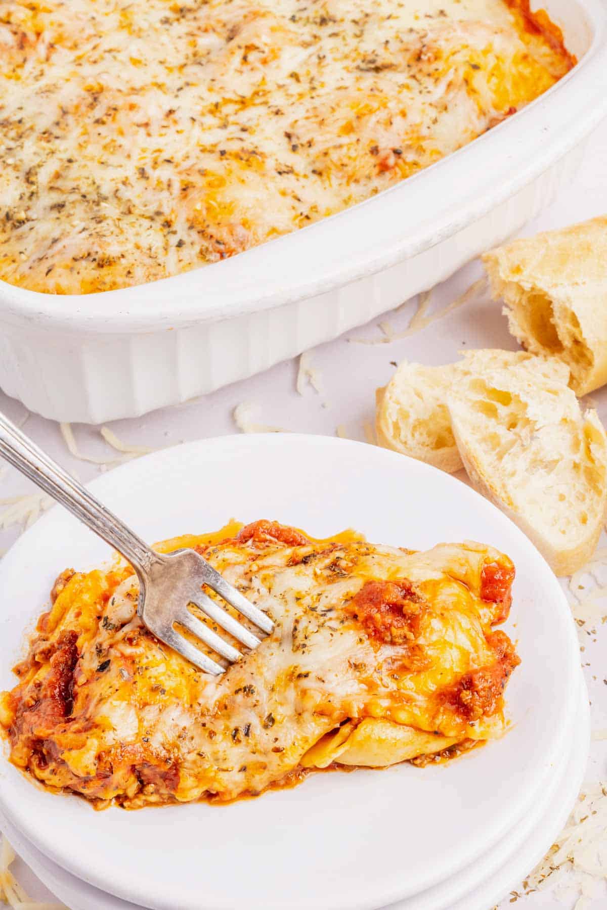 Lazy Lasagna with Ravioli is a hearty and delicious baked pasta recipe made with frozen cheese ravioli, ground beef, marinara and loaded with mozzarella cheese.