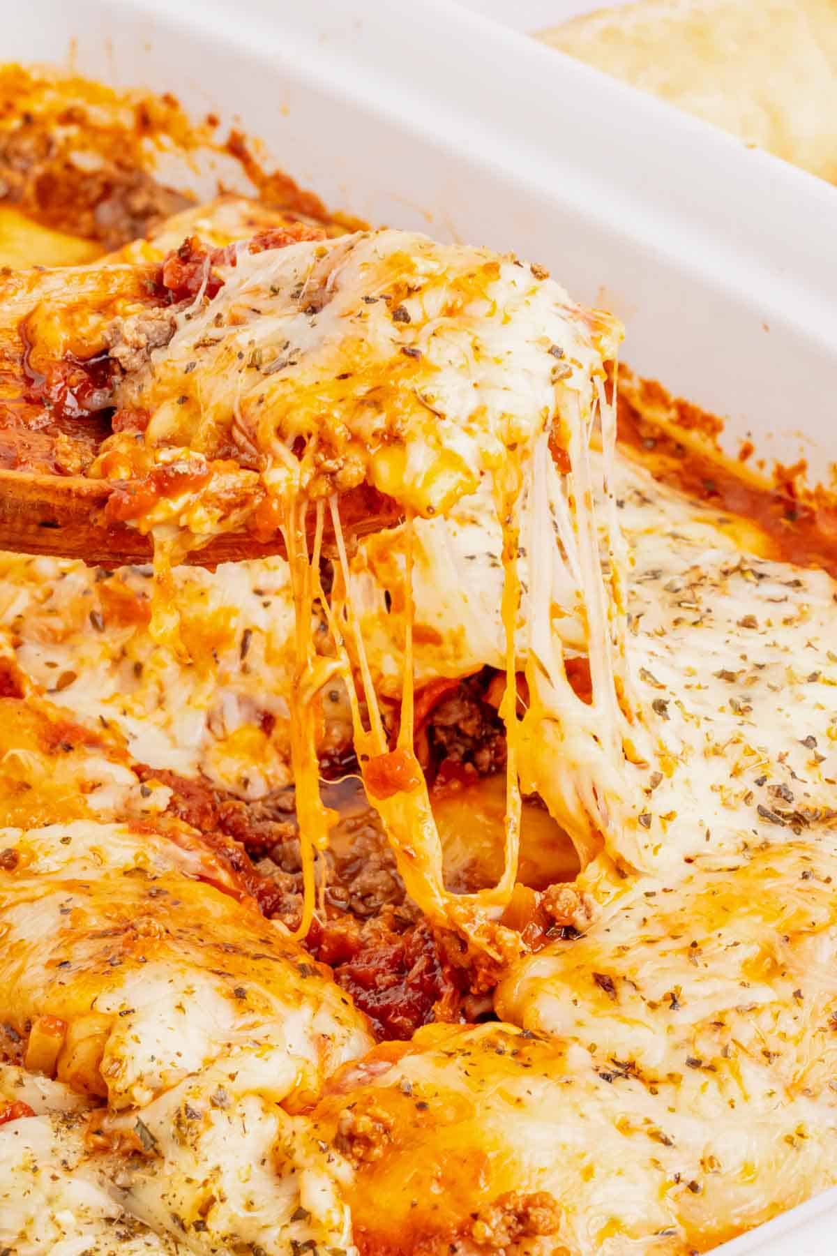 Lazy Lasagna with Ravioli is a hearty and delicious baked pasta recipe made with frozen cheese ravioli, ground beef, marinara and loaded with mozzarella cheese.