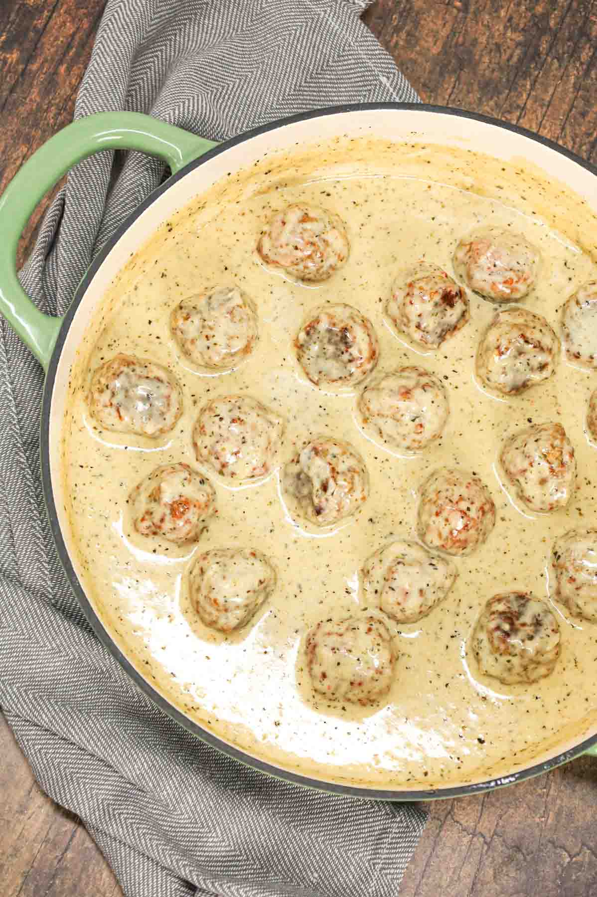 Alfredo Meatballs are an easy ground chicken meatball recipe loaded with Italian seasoned bread crumbs, garlic powder and parmesan cheese and tossed in a rich and creamy alfredo sauce.