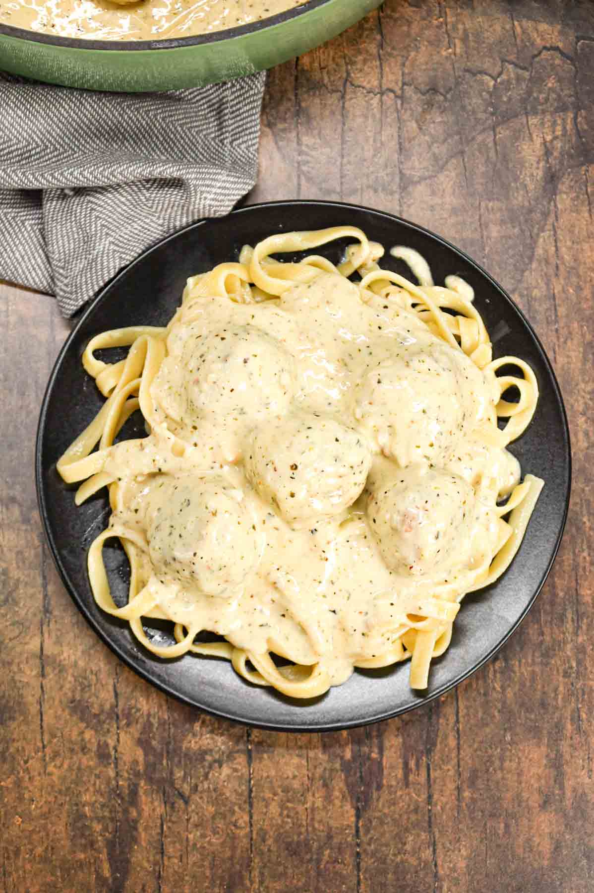 Alfredo Meatballs are an easy ground chicken meatball recipe loaded with Italian seasoned bread crumbs, garlic powder and parmesan cheese and tossed in a rich and creamy alfredo sauce.