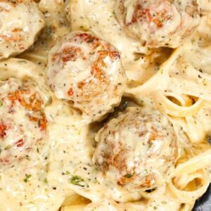 Alfredo Meatballs are an easy ground chicken meatball recipe loaded with Italian seasoned bread crumbs, garlic powder and parmesan cheese and tossed in a rich and creamy alfredo sauce.