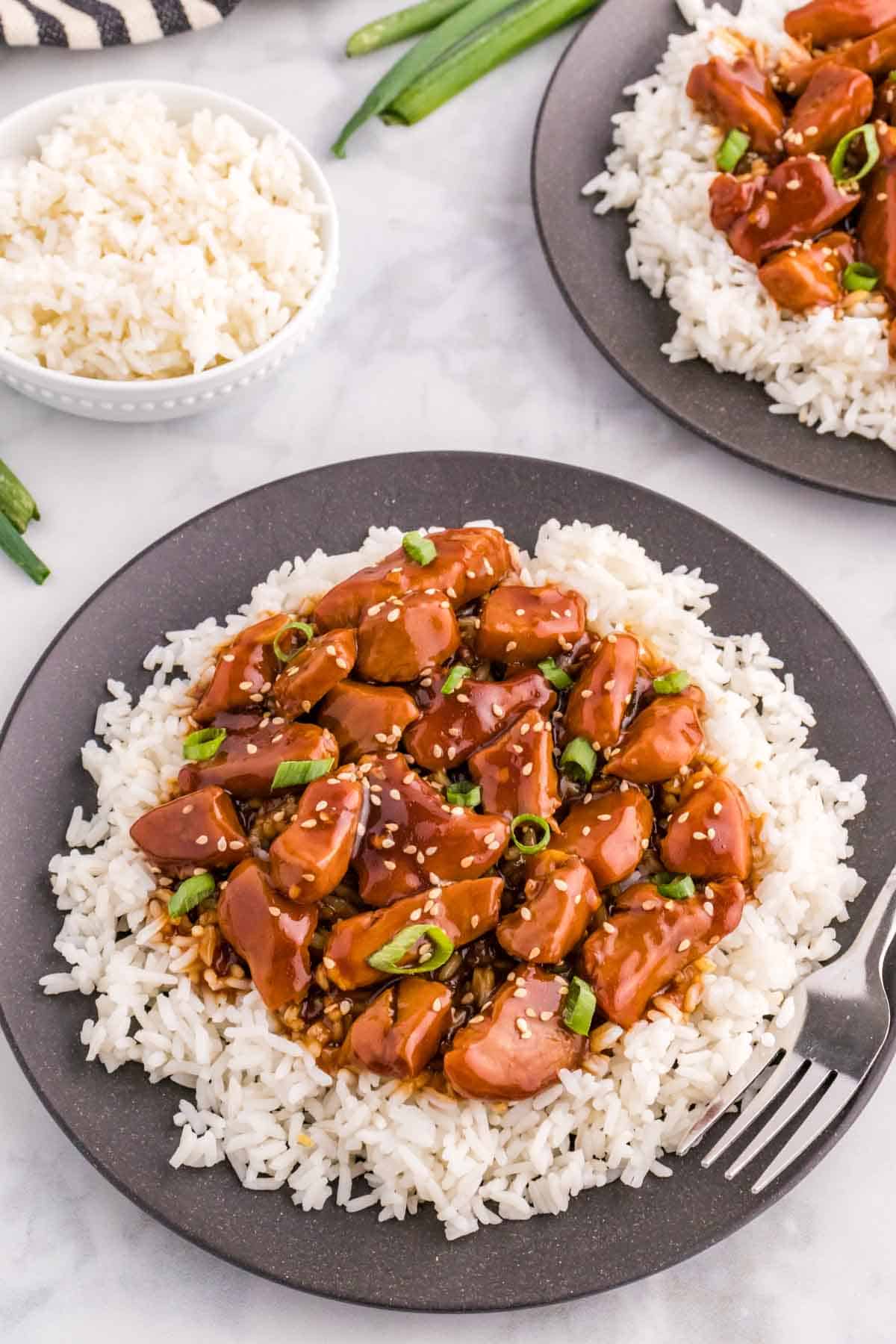 Mongolian Pork is a flavourful pork dish made with bite sized pieces of pork tenderloin cooked in a sweet and savoury sauce made with soy sauce, brown sugar, hoisin sauce, garlic and ginger.
