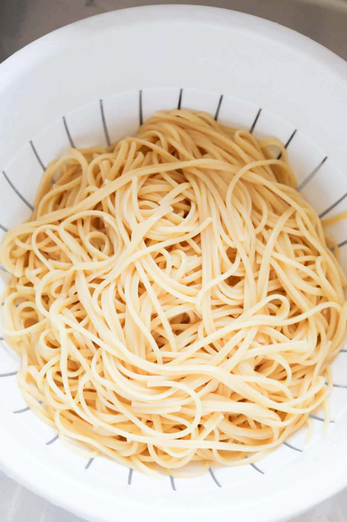 cooked spaghetti in a colander