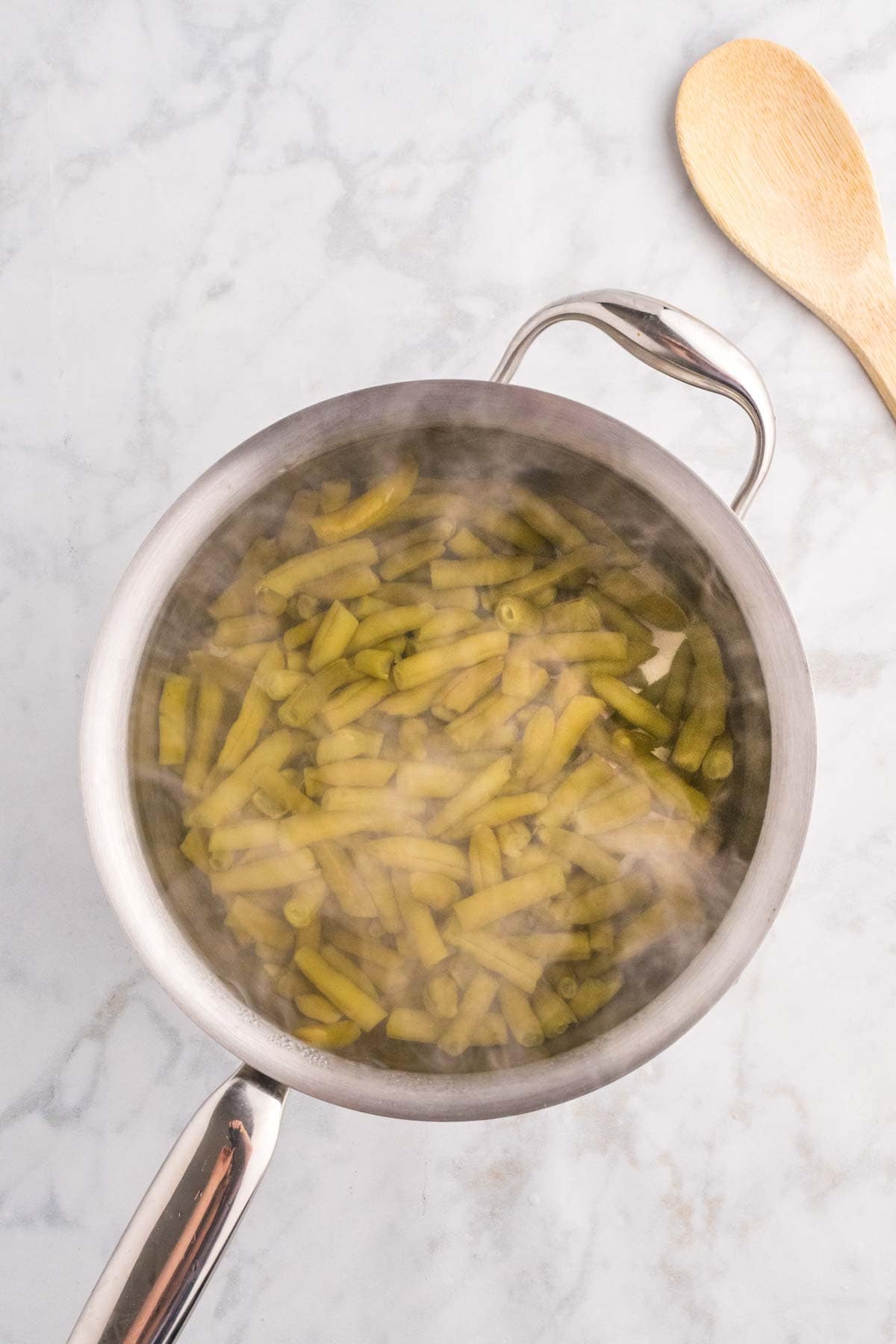 green beans in pot of boiling water
