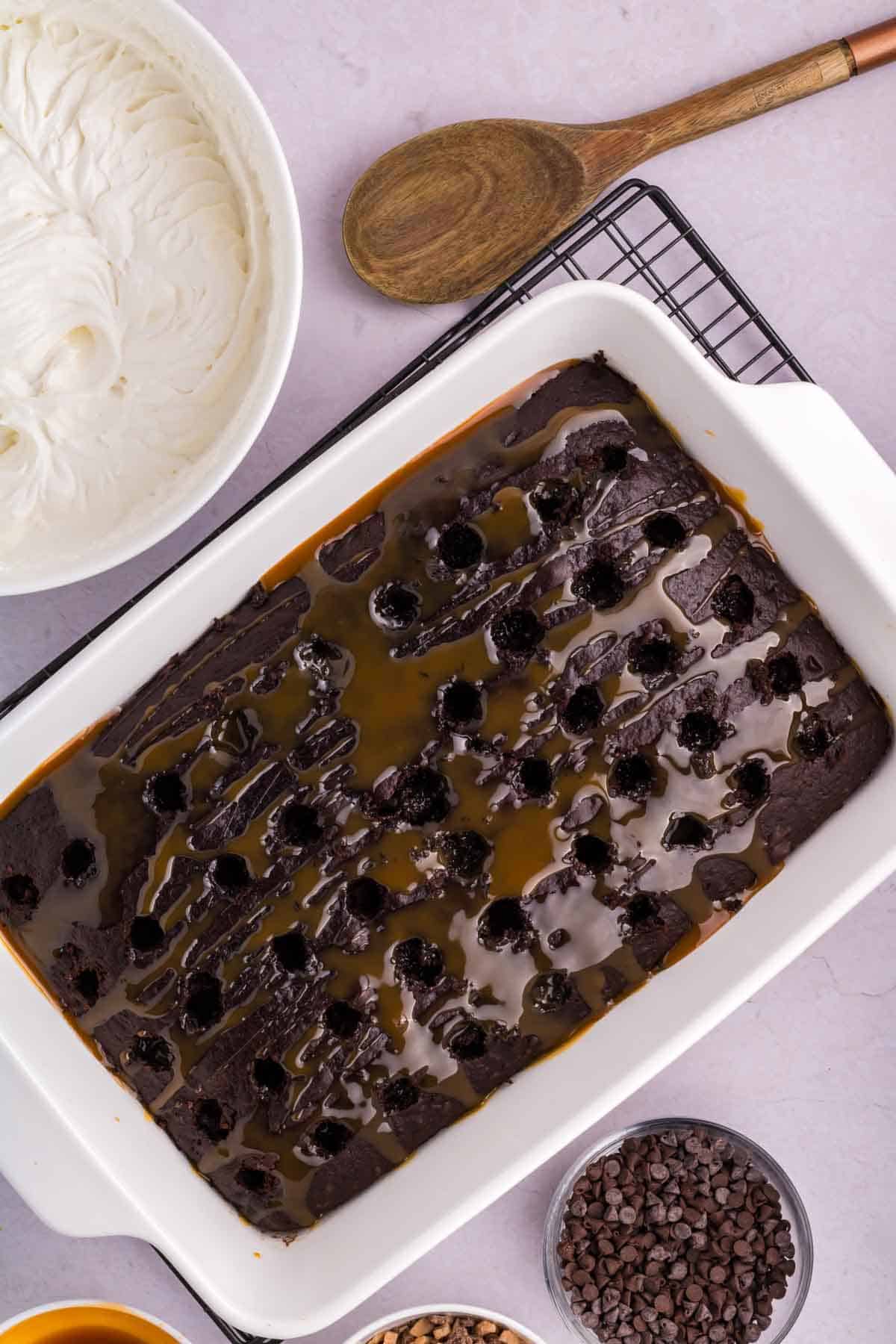 caramel sauce on top of chocolate cake