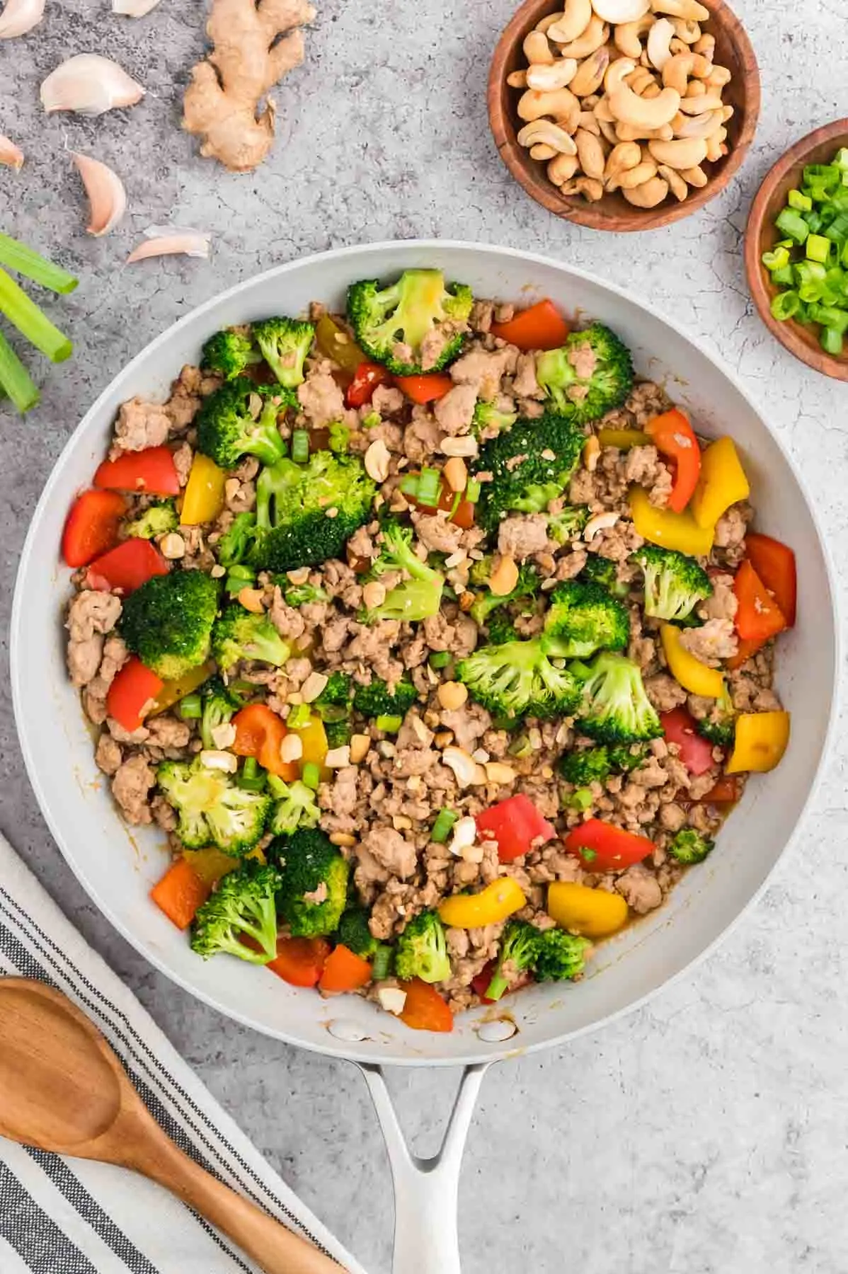 Ground Turkey Stir Fry is an easy weeknight dinner recipe loaded with bell peppers, broccoli, green onions and cashews all cooked in a sweet and savoury stir fry sauce seasoned with fresh garlic and ginger.
