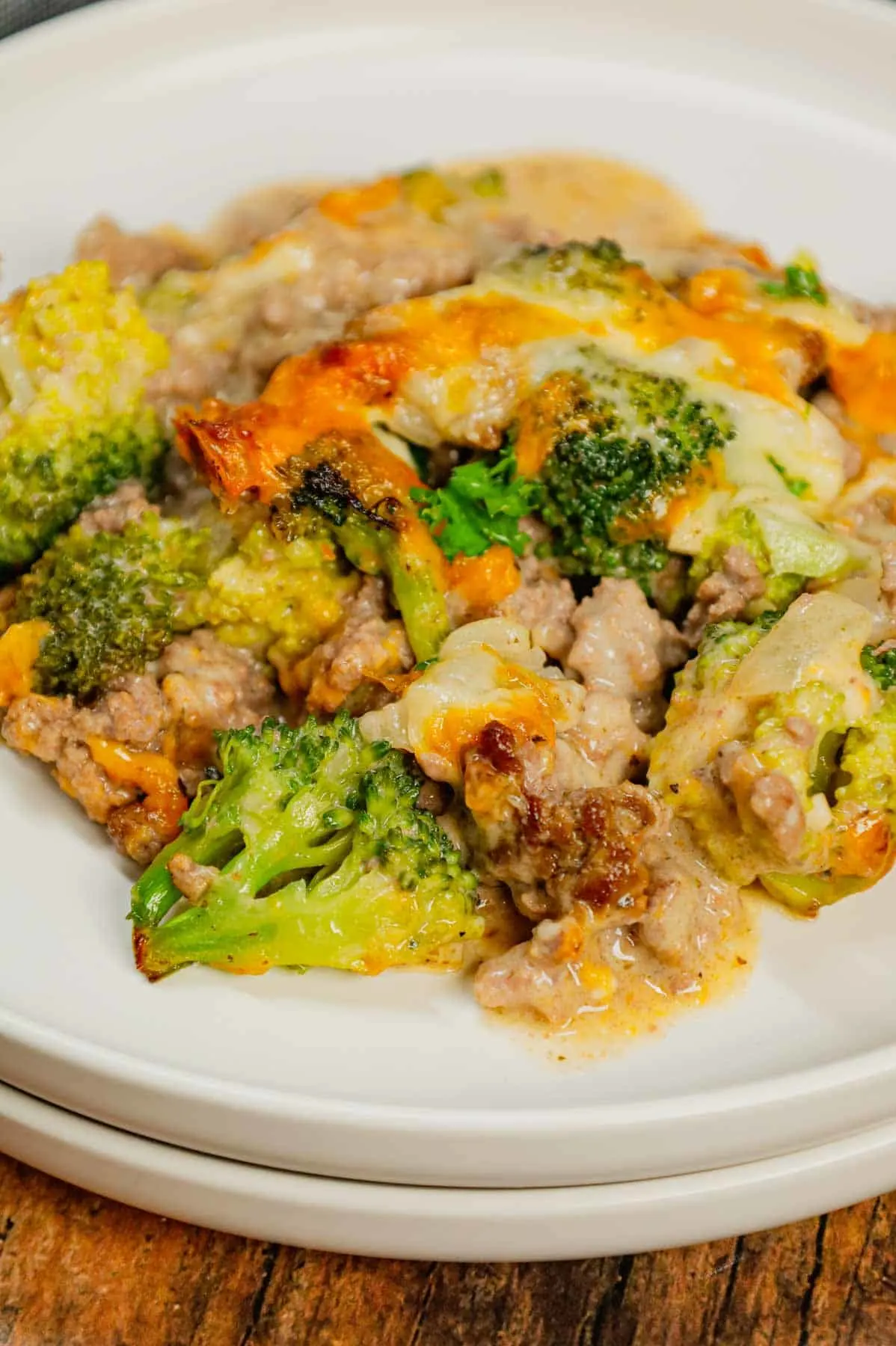 Ground Beef and Broccoli Casserole is a hearty dish loaded with ground beef, broccoli florets, diced onions, alfredo sauce, Italian seasoning, mozzarella cheese and cheddar cheese.