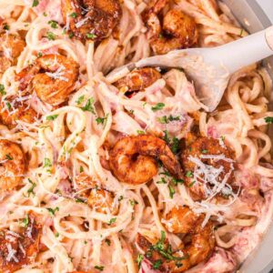 Cajun Shrimp Pasta is a delicious dinner recipe with seasoned Cajun shrimp served over linguine noodles in a flavourful creamy sauce.