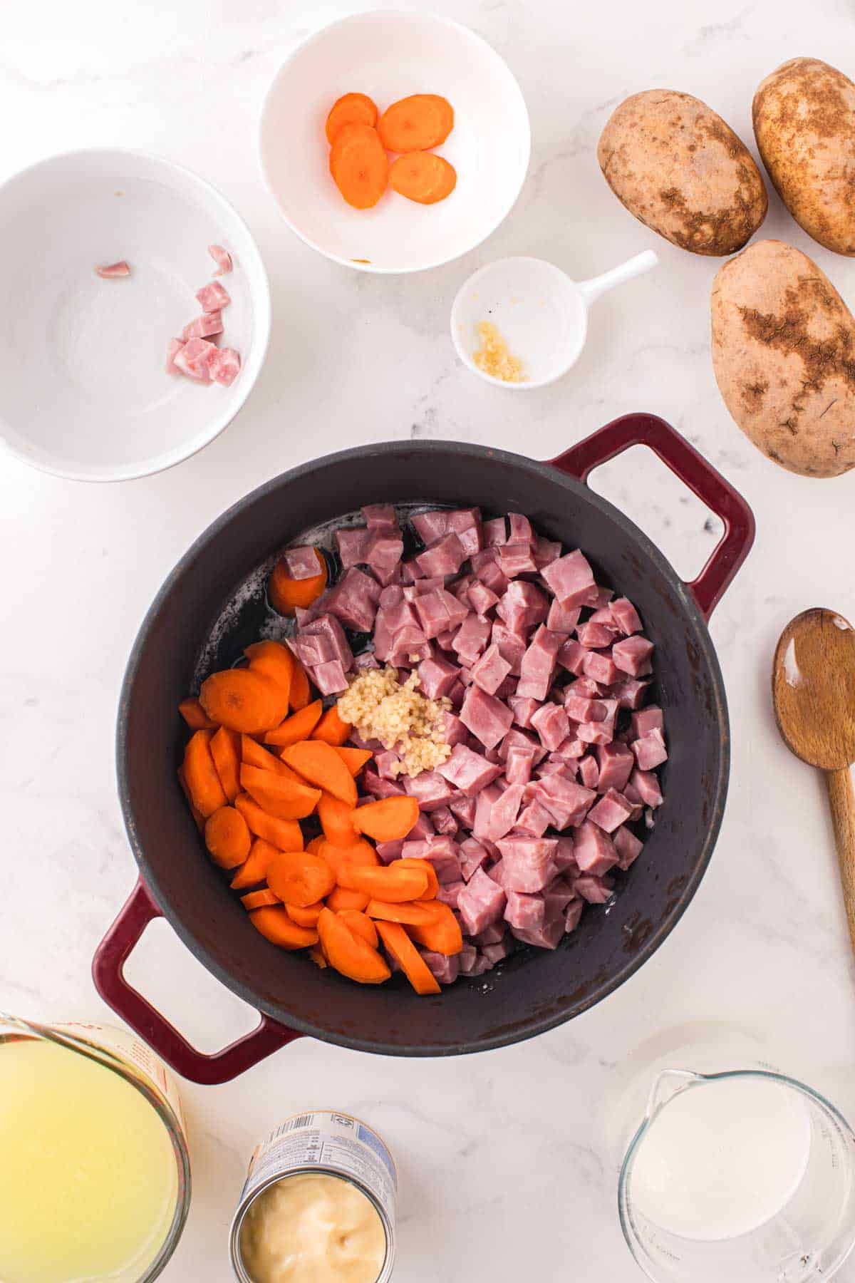 diced ham, sliced carrots and minced garlic in a soup pot