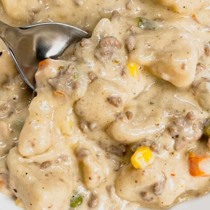 Ground Beef and Dumplings is a delicious comfort dish loaded with ground beef, mixed veggies and Pillsbury biscuit dumplings all cooked in a creamy and flavourful soup mixture.