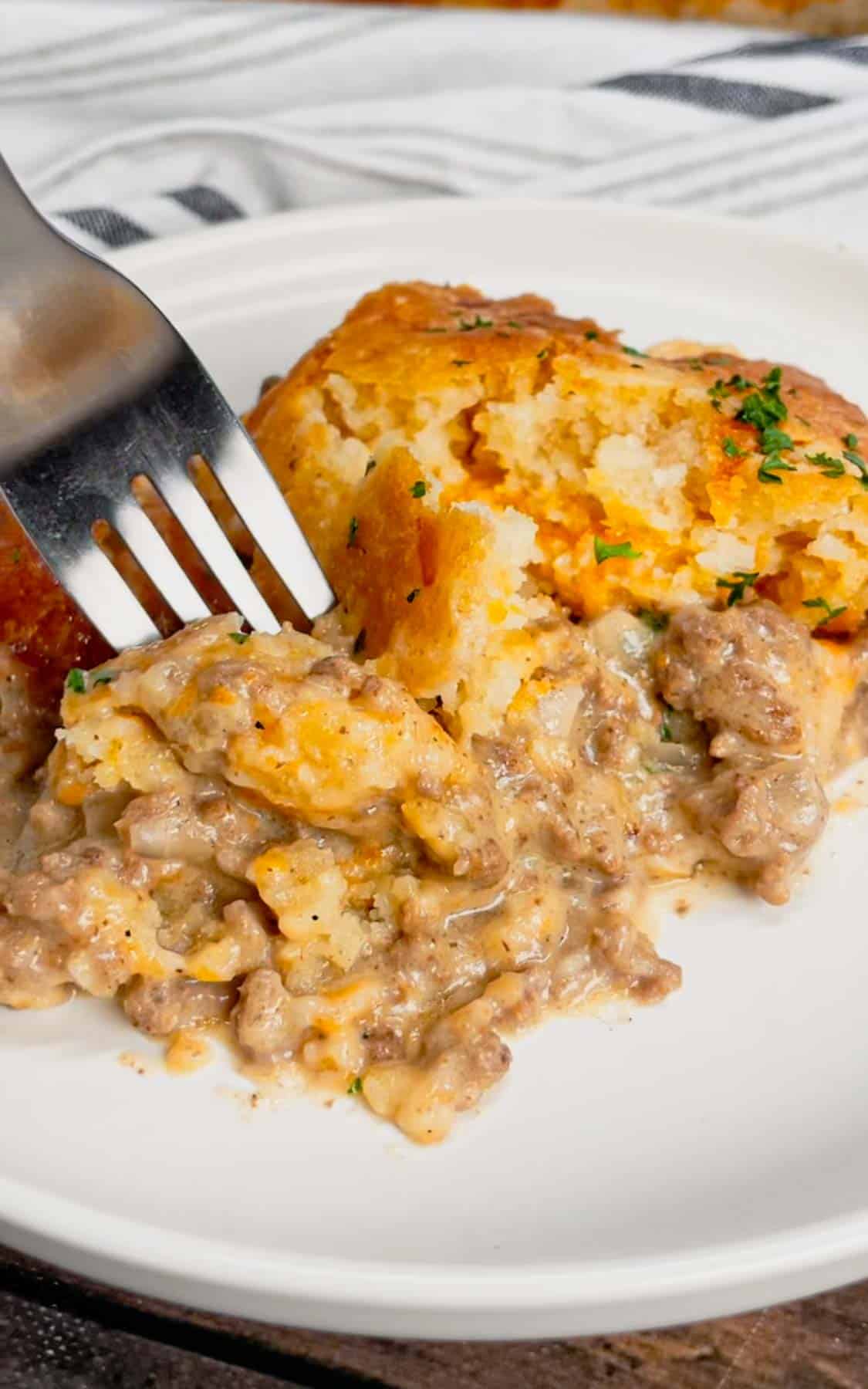 Cheddar Bay Ground Beef Cobbler is a hearty casserole recipe with a creamy and cheesy ground beef base and a Red Lobster Cheddar Bay Biscuit topping.