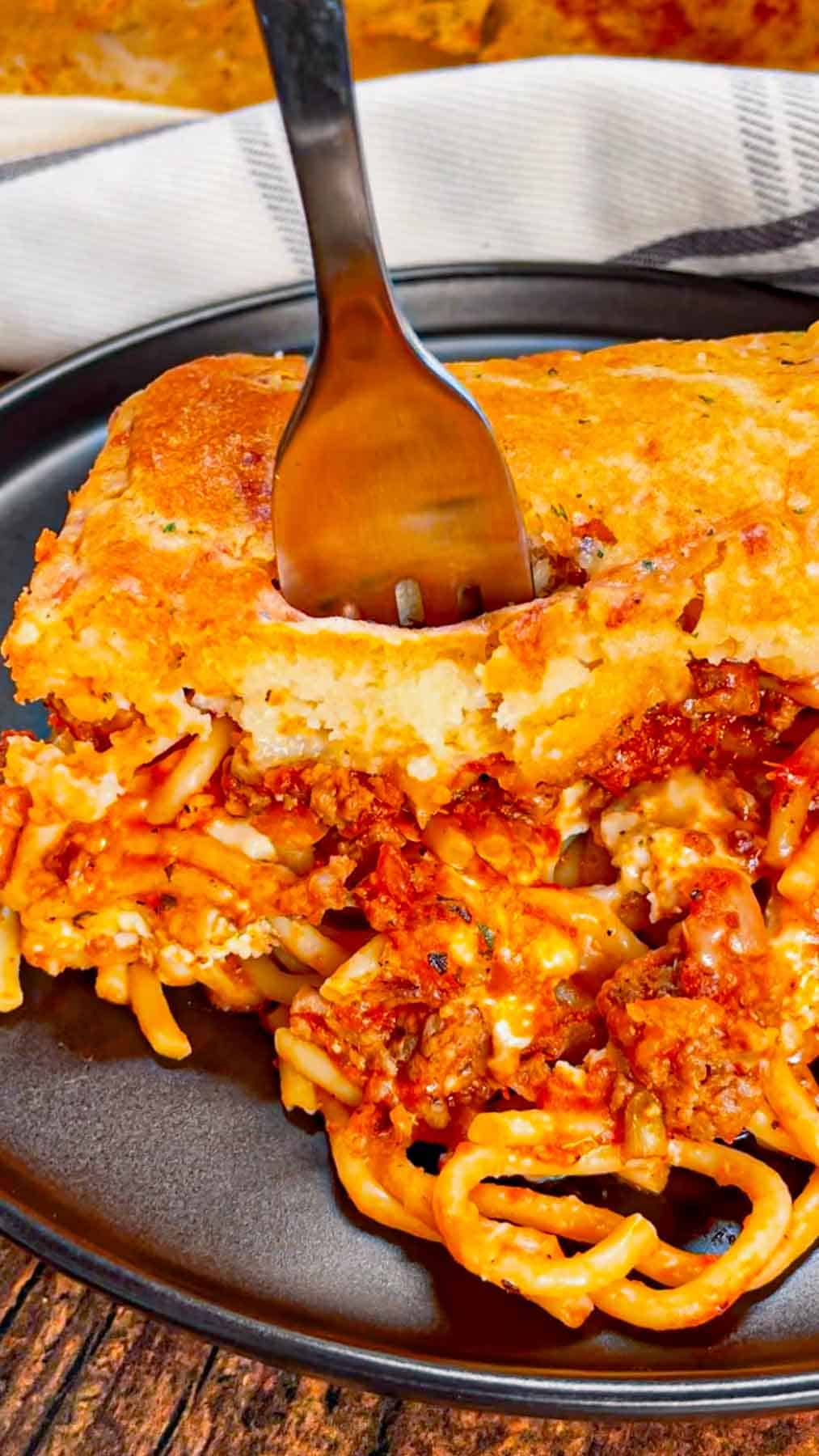 Take your comfort food game to the next level with this Cheddar Bay Spaghetti Casserole—where rich, cheesy pasta meets the buttery, garlicky goodness of those famous biscuits in one irresistible bake! This hearty casserole is loaded with ground beef, marinara, ricotta, mozzarella and spaghetti noodles all topped with an irresistible fluffy layer of Cheddar Bay biscuit.