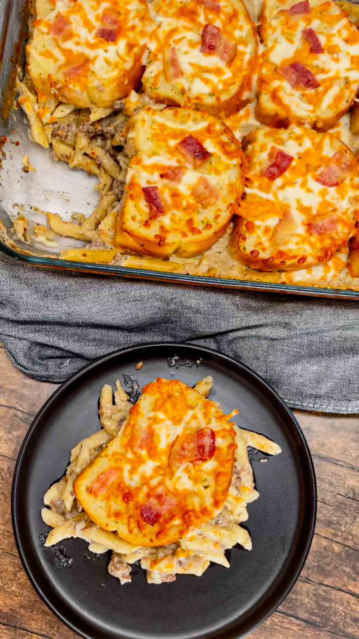Dump and Bake Ground Beef Alfredo is an easy one pan dinner recipe perfect for weeknights. This creamy pasta recipe is made with store bought alfredo sauce, chicken broth, mini penne noodles, cream of bacon soup, ground beef, mozzarella and cheddar cheese, Texas toast garlic bread and bacon.