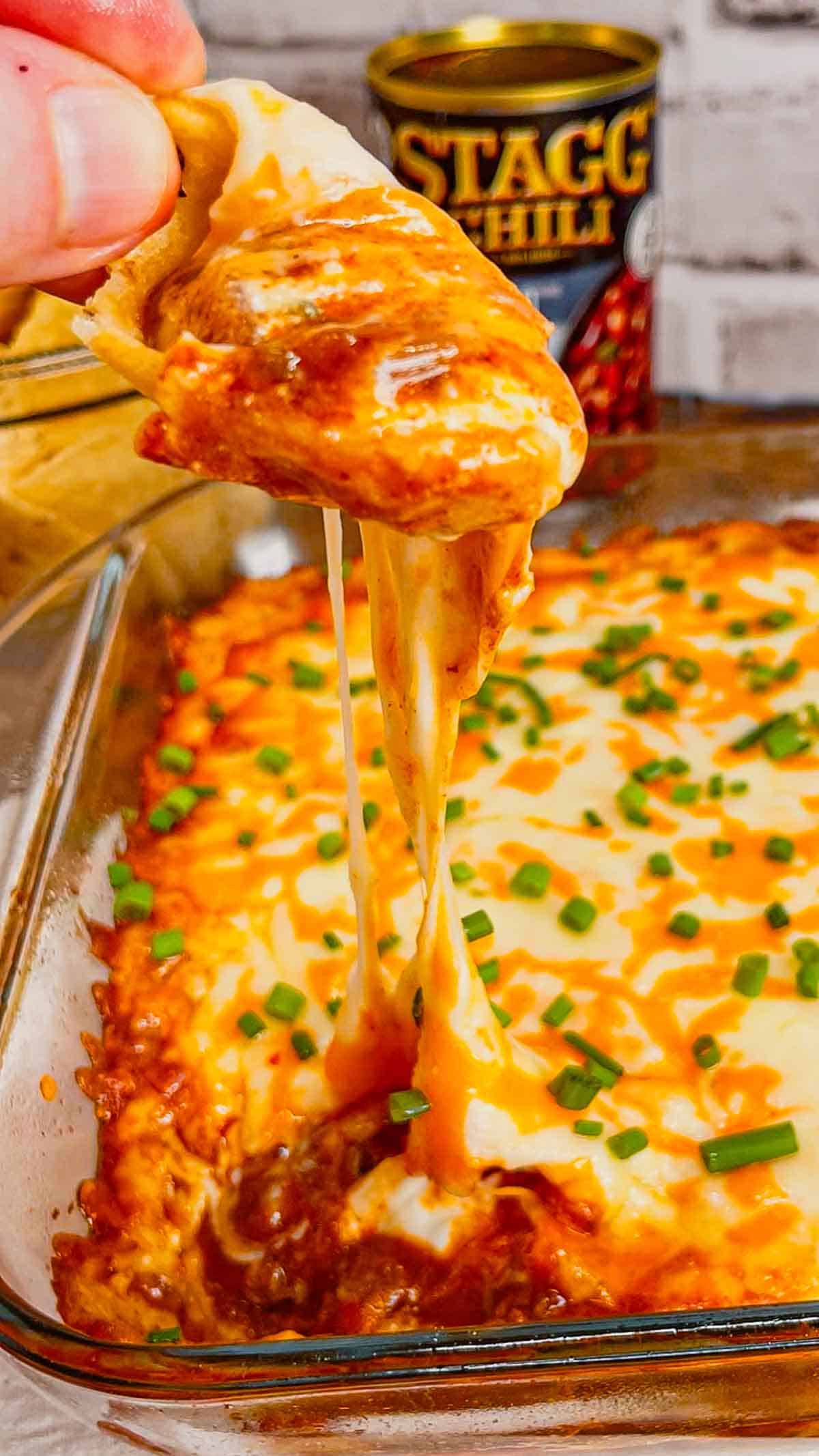Cream Cheese Chili Dip is a simple and delicious hot party dip recipe perfect for serving with nacho chips, toasted baguette slices and crackers. This quick and easy dip recipe uses sour cream, cream cheese, ranch dressing mix, canned chili, shredded nacho cheese and chopped chives.