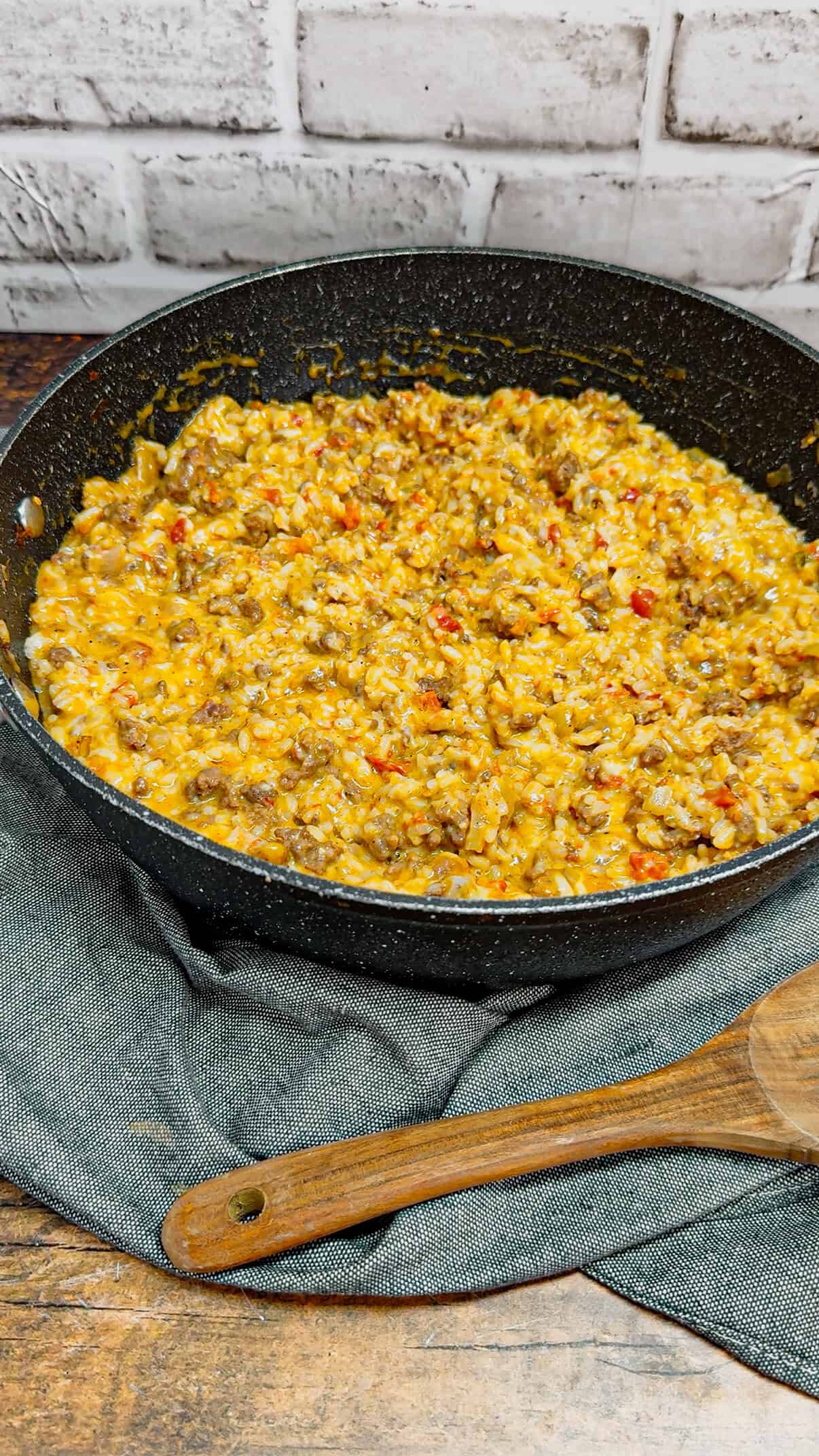 Cheesy Queso Ground Beef and Rice is an easy one pot dinner recipe perfect for busy weeknights. This hearty dish is loaded with ground beef, minute rice, Rotel diced tomatoes and green chilies, store bought salsa con queso and shredded nacho cheese.