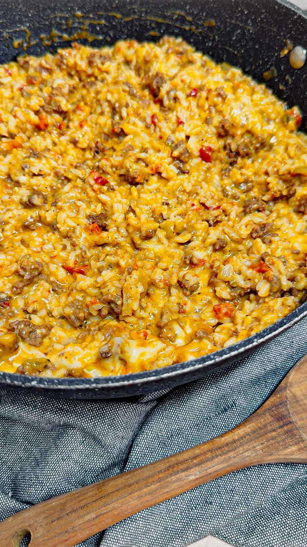 Cheesy Queso Ground Beef and Rice is an easy one pot dinner recipe perfect for busy weeknights. This hearty dish is loaded with ground beef, minute rice, Rotel diced tomatoes and green chilies, store bought salsa con queso and shredded nacho cheese.