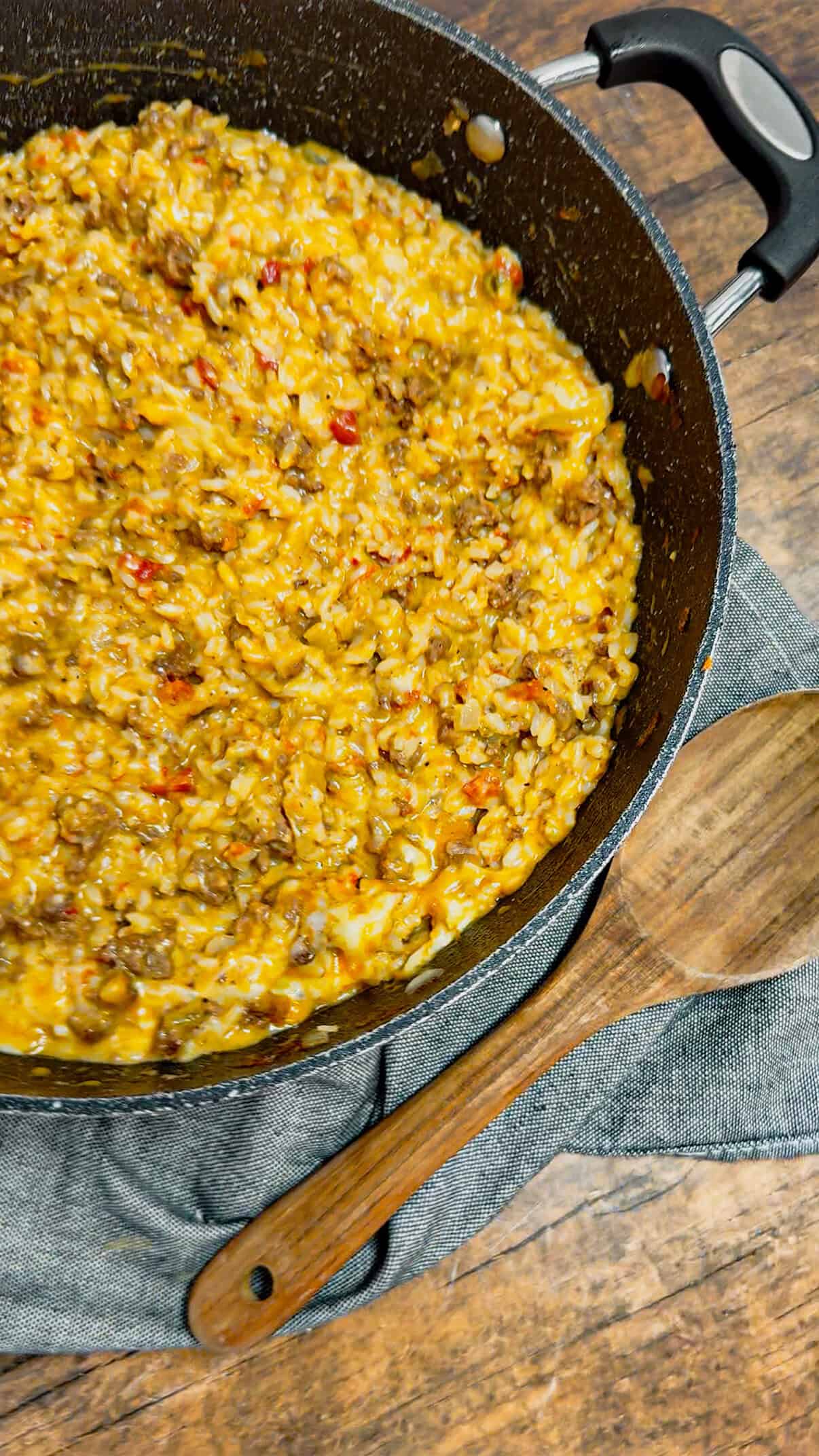 Cheesy Queso Ground Beef and Rice is an easy one pot dinner recipe perfect for busy weeknights. This hearty dish is loaded with ground beef, minute rice, Rotel diced tomatoes and green chilies, store bought salsa con queso and shredded nacho cheese.