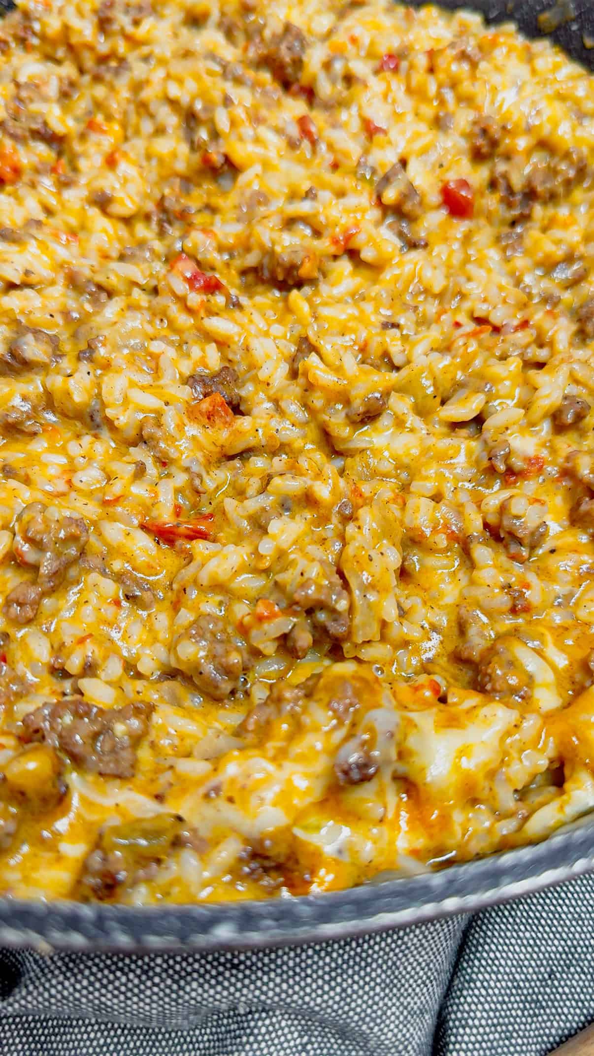 Cheesy Queso Ground Beef and Rice is an easy one pot dinner recipe perfect for busy weeknights. This hearty dish is loaded with ground beef, minute rice, Rotel diced tomatoes and green chilies, store bought salsa con queso and shredded nacho cheese.