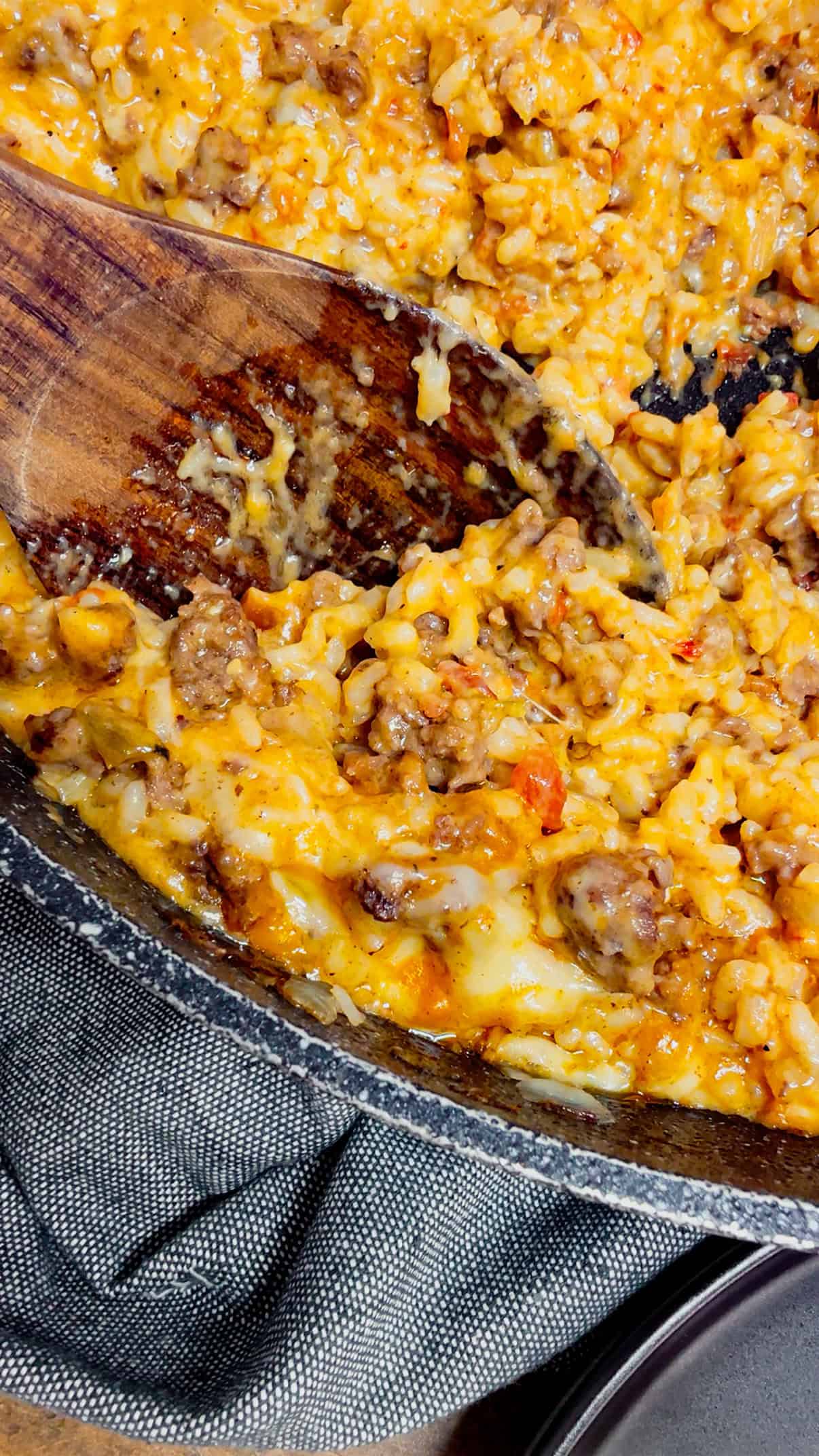 Cheesy Queso Ground Beef and Rice is an easy one pot dinner recipe perfect for busy weeknights. This hearty dish is loaded with ground beef, minute rice, Rotel diced tomatoes and green chilies, store bought salsa con queso and shredded nacho cheese.