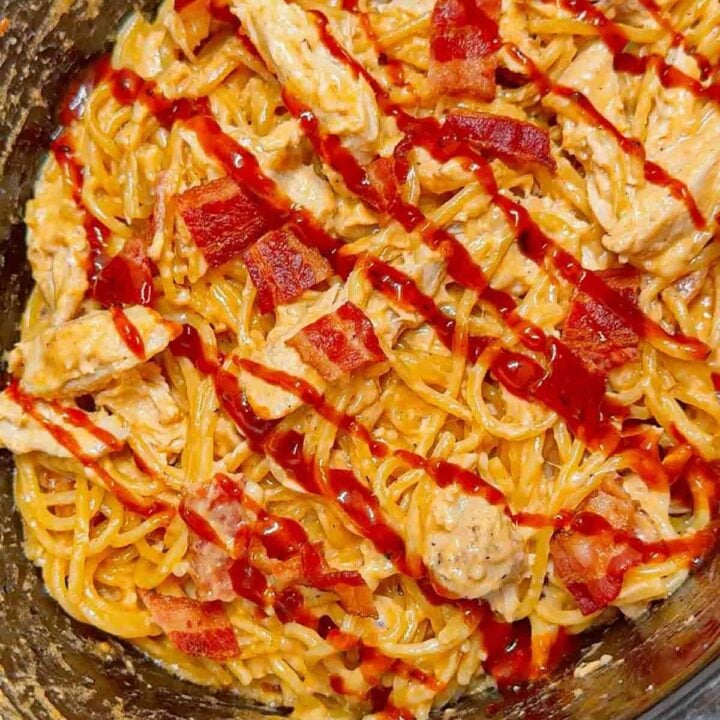 Crock Pot BBQ Alfredo Chicken Spaghetti is a flavourful pasta recipe the whole family will love. This slow cooker spaghetti recipe is loaded with chicken breast chunks and chopped bacon and is all tossed in a creamy garlic parmesan alfredo sauce with some barbecue sauce added for a fun flavour twist.