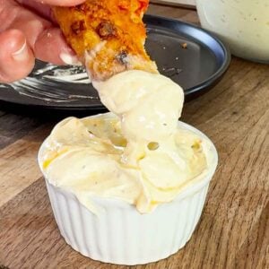 3 Ingredient Creamy Garlic Dip is an easy way to enjoy garlic dip at home without having to load up on those packets from your favourite pizza joint. This dip is made with store bought garlic spread, mayo and sour cream.