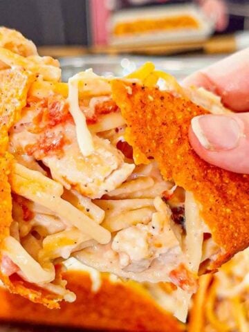 Chicken Alfredo Tacos are a fun and easy dinner recipe perfect for busy weeknights. Cheesy Blasted Stand N Stuff taco shells are stuffed with creamy linguine alfredo loaded with grilled chicken chunks, Rotel and mozzarella cheese.
