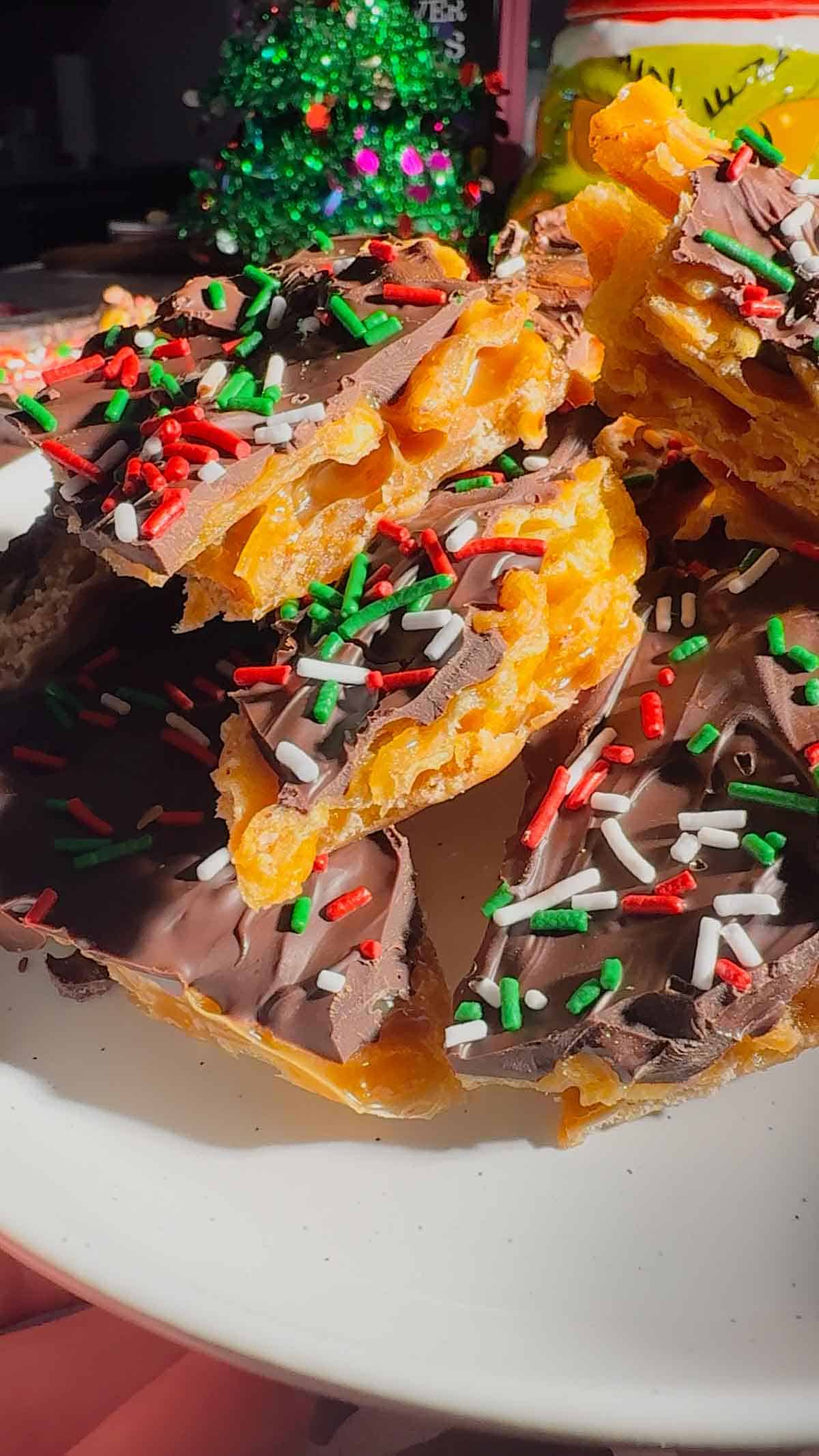 This Potato Chip Christmas Crack is the ultimate sweet-and-salty holiday treat that disappears fast. Made with crispy potato chips, homemade buttery toffee, melted chocolate, and topped with festive sprinkles, this easy no-bake Christmas crack recipe is perfect for holiday parties, cookie trays, and edible gifts.