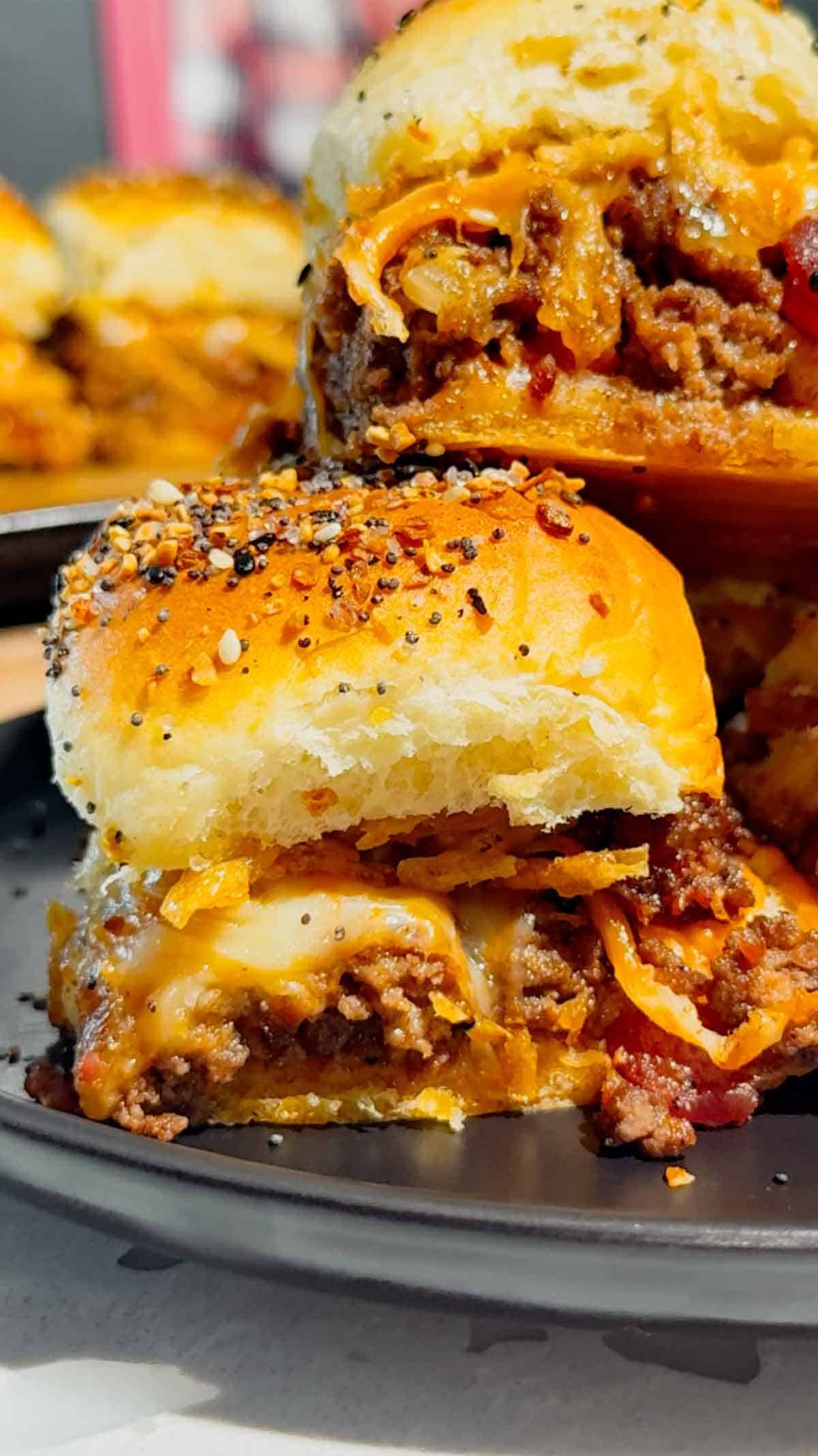 BBQ Bacon Cheeseburger Sliders are the ultimate easy dinner or party food! Juicy ground beef, diced onions, crumbled bacon, and BBQ sauce piled onto buttery King’s Hawaiian rolls, topped with shredded cheddar, crispy fried onions, and everything bagel seasoning. Perfect for game day, potlucks, weeknight dinners, or crowd-pleasing appetizers. Save this cheesy slider recipe! 🍔🔥