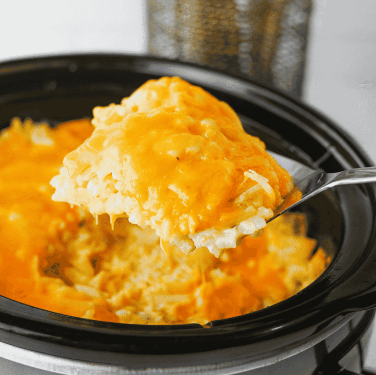 This Crock Pot Cheesy Bacon Hashbrown Casserole is the ultimate comfort food side dish for holidays, potlucks, family dinners, and busy weeknights. Loaded with frozen hashbrowns, crispy bacon, cheddar cheese, sour cream, and a rich homemade cheese sauce, this Slow Cooker Hashbrown Casserole is creamy, hearty, and packed with flavor. If you're searching for Crockpot Potato Recipes, Cheesy Hashbrown Casserole, Funeral Potatoes, Slow Cooker Side Dishes, Potato Casserole Recipes, Crock Pot Potatoes, Easy Holiday Side Dishes, Make Ahead Side Dishes, or Easy Potluck Recipes, this recipe is a must-try. Perfect for Thanksgiving, Christmas, Easter, brunch gatherings, and comfort food dinners, this cheesy bacon potato casserole always disappears fast.