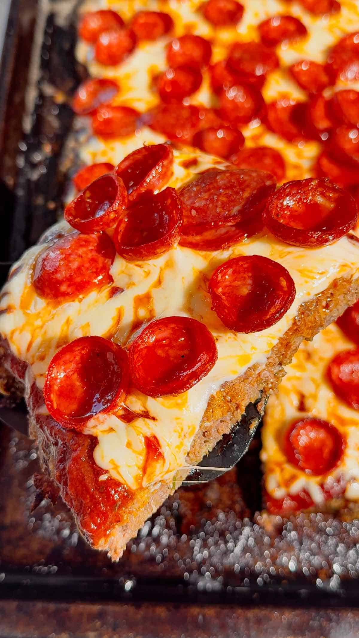 Looking for easy meatloaf recipes with a fun pizza twist? This Sheet Pan Pizza Meatloaf is loaded with all the flavors your family loves and is perfect for busy weeknights. Made with seasoned ground beef, pizza sauce, mozzarella cheese, and pepperoni, this Pizza Meatloaf Recipe is a great option for Family Dinner Ideas, Ground Beef Dinner Recipes, and Easy Weeknight Dinners. The sheet pan method helps it cook quickly while creating plenty of crispy edges in every bite. If you love Pizza Inspired Recipes, Meatloaf Recipes Easy, Sheet Pan Dinners, Comfort Food Recipes, and Kid Friendly Dinner Ideas, this cheesy meatloaf is sure to become a new favorite. Perfect for meal prep, family meals, potlucks, and simple dinners everyone will happily eat.