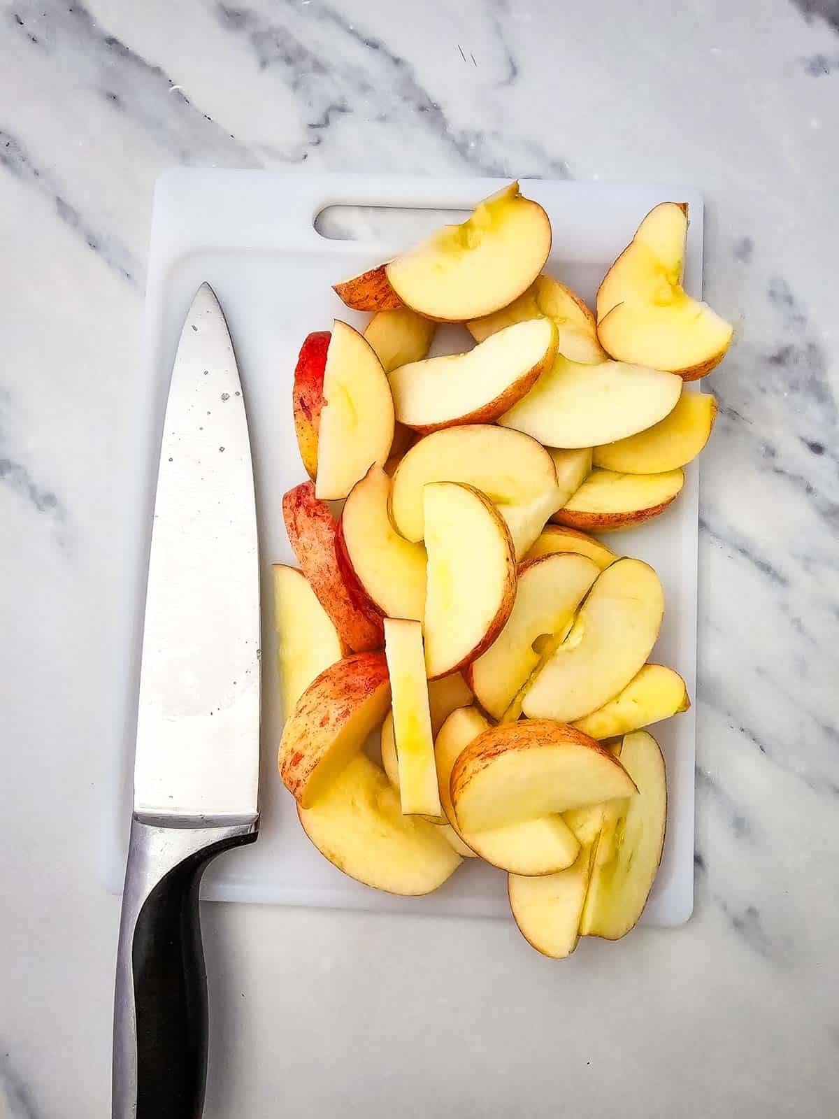 apple slices on a cutting board