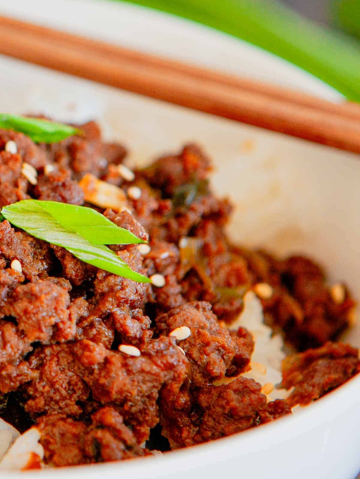 Craving a fast dinner that's packed with flavor? These Korean Ground Beef Bowls are the ultimate weeknight meal, made with tender ground beef coated in a sweet, savory, and slightly spicy Korean-inspired sauce with soy sauce, brown sugar, garlic, ginger, sesame oil, and gochujang. Served over fluffy rice and topped with green onions and sesame seeds, this easy Ground Beef Bowl is ready in just 15 minutes. Perfect for Easy Ground Beef Recipes, Korean Beef Rice Bowls, Ground Beef Dinner Ideas, Quick Family Meals, Asian Inspired Recipes, Weeknight Dinner Recipes, Meal Prep Bowls, Rice Bowl Recipes, Ground Beef and Rice, and Budget Friendly Dinners, this simple recipe is one you'll make again and again.