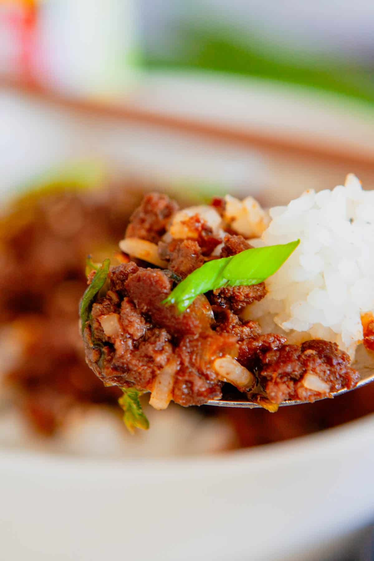 Craving a fast dinner that's packed with flavor? These Korean Ground Beef Bowls are the ultimate weeknight meal, made with tender ground beef coated in a sweet, savory, and slightly spicy Korean-inspired sauce with soy sauce, brown sugar, garlic, ginger, sesame oil, and gochujang. Served over fluffy rice and topped with green onions and sesame seeds, this easy Ground Beef Bowl is ready in just 15 minutes. Perfect for Easy Ground Beef Recipes, Korean Beef Rice Bowls, Ground Beef Dinner Ideas, Quick Family Meals, Asian Inspired Recipes, Weeknight Dinner Recipes, Meal Prep Bowls, Rice Bowl Recipes, Ground Beef and Rice, and Budget Friendly Dinners, this simple recipe is one you'll make again and again.