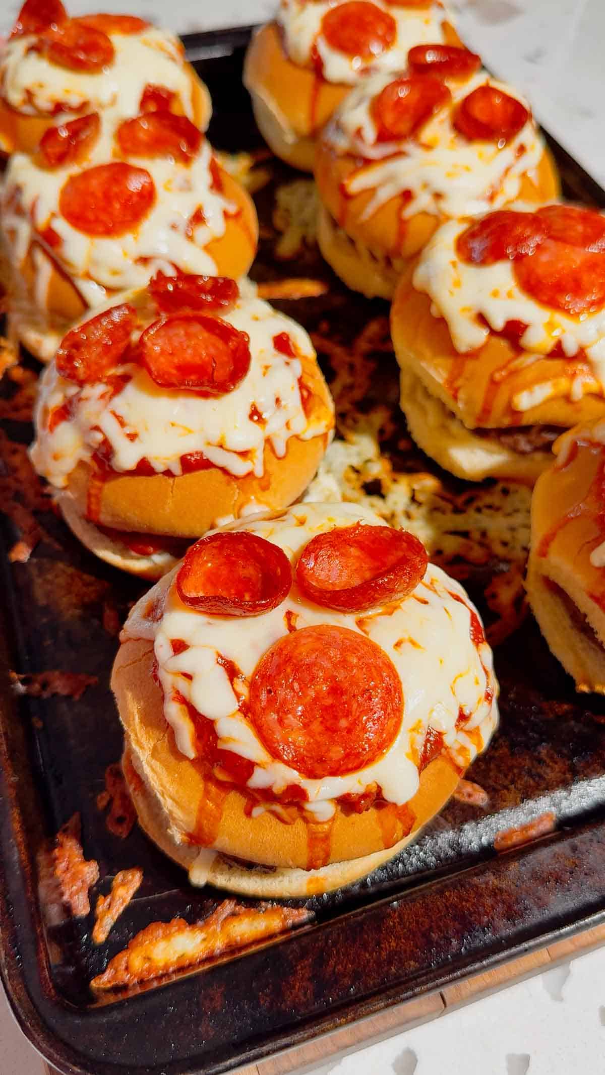 Looking for the ultimate Pizza Burgers recipe? These easy Pizza Burger sandwiches combine juicy seasoned ground beef, gooey mozzarella cheese, pizza sauce, pepperoni, and soft hamburger buns for the perfect family-friendly dinner. If you love Pizza Burger Recipes, Easy Ground Beef Recipes, Weeknight Dinner Ideas, Pizza Sloppy Joes, Cheeseburger Recipes, Pizza Sandwiches, Easy Dinner Recipes For Family, Quick Dinner Ideas, Ground Beef Dinner Recipes, Comfort Food Recipes, Baked Burgers, and fun Pizza Night Ideas, this recipe belongs on your menu. Ready in just 35 minutes with simple ingredients, these cheesy oven-baked burgers are perfect for busy weeknights, game day, parties, or whenever you're craving the flavors of pizza and burgers in one irresistible meal.