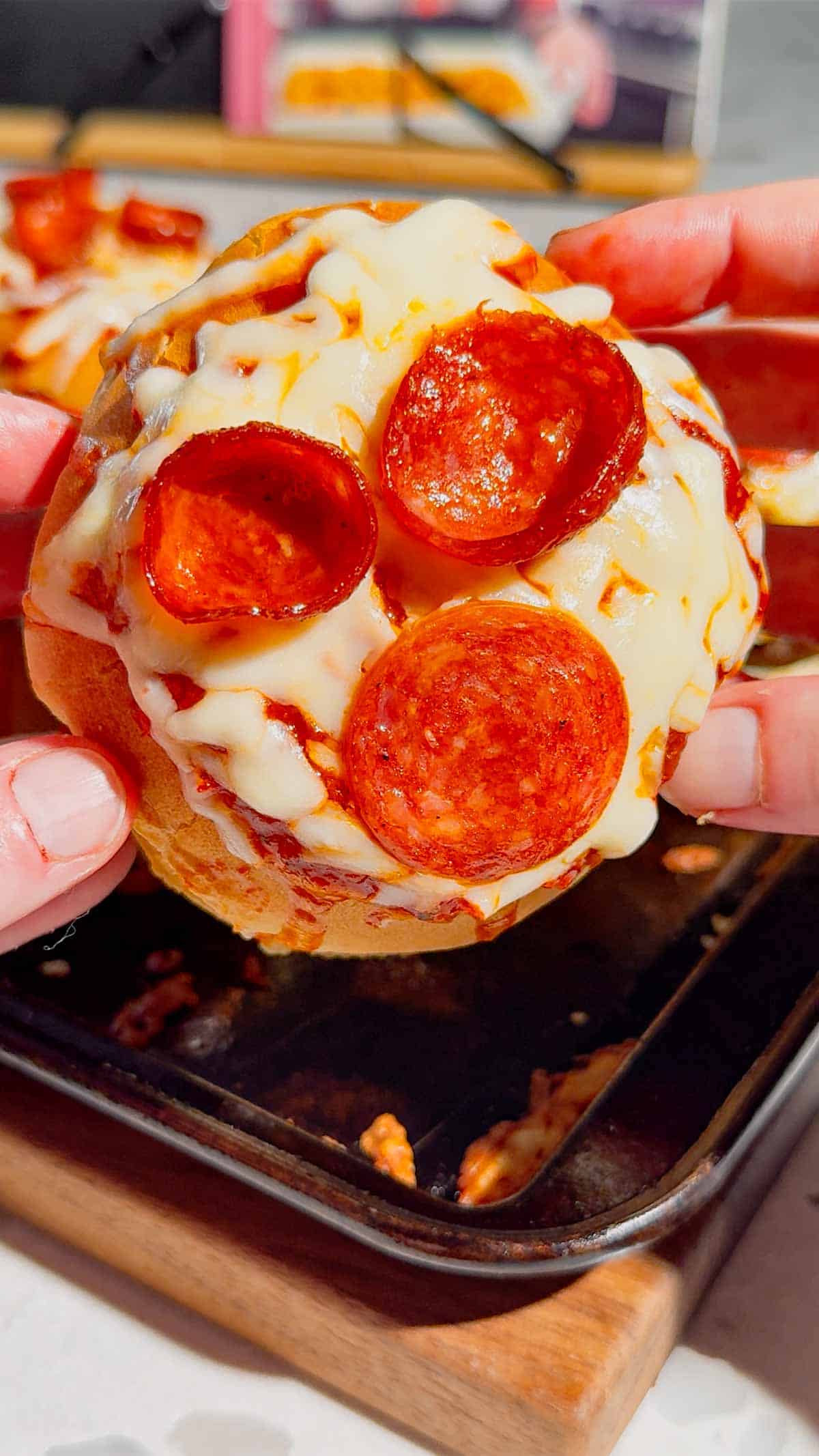 Looking for the ultimate Pizza Burgers recipe? These easy Pizza Burger sandwiches combine juicy seasoned ground beef, gooey mozzarella cheese, pizza sauce, pepperoni, and soft hamburger buns for the perfect family-friendly dinner. If you love Pizza Burger Recipes, Easy Ground Beef Recipes, Weeknight Dinner Ideas, Pizza Sloppy Joes, Cheeseburger Recipes, Pizza Sandwiches, Easy Dinner Recipes For Family, Quick Dinner Ideas, Ground Beef Dinner Recipes, Comfort Food Recipes, Baked Burgers, and fun Pizza Night Ideas, this recipe belongs on your menu. Ready in just 35 minutes with simple ingredients, these cheesy oven-baked burgers are perfect for busy weeknights, game day, parties, or whenever you're craving the flavors of pizza and burgers in one irresistible meal.