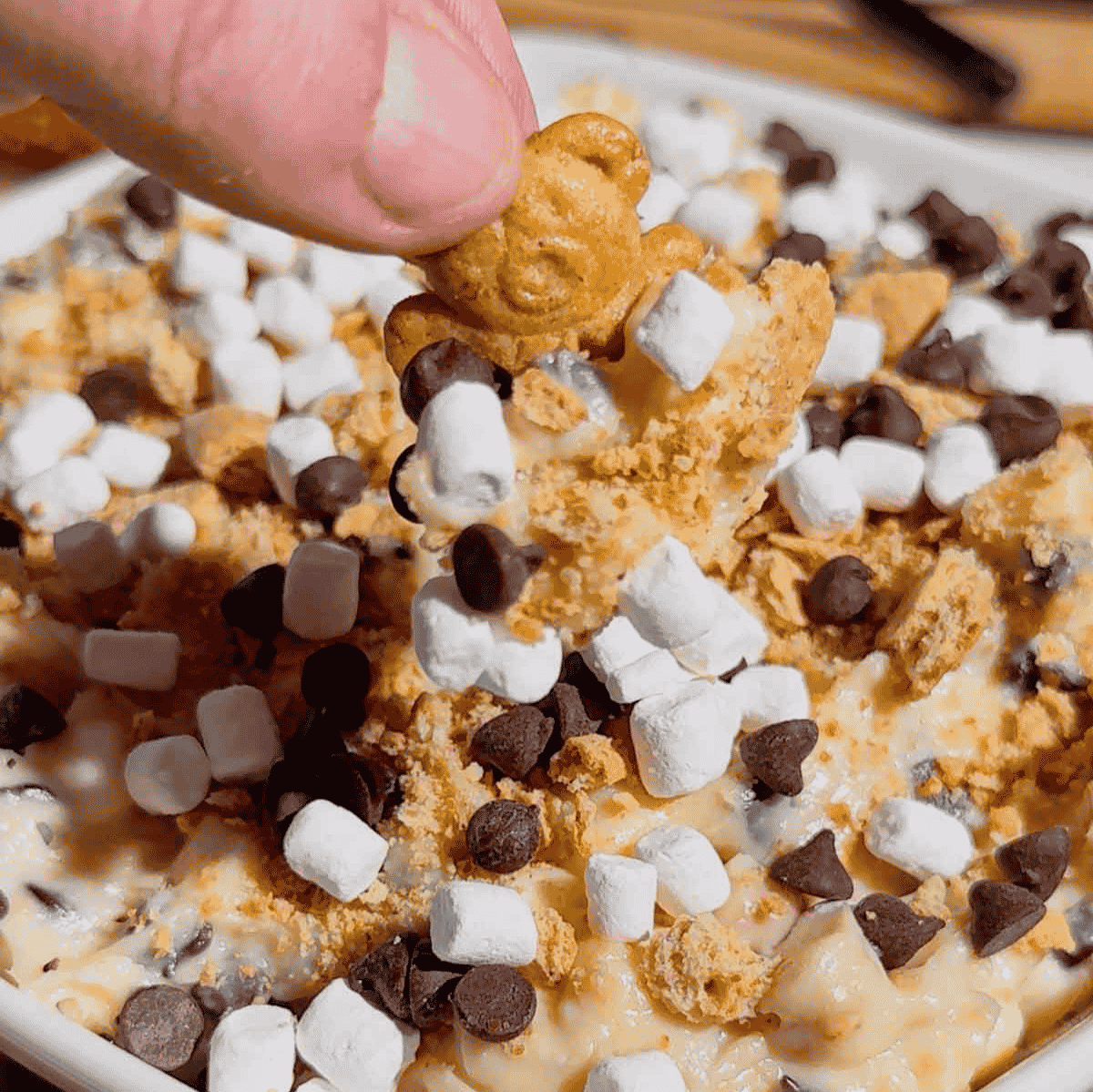 Looking for the ultimate S'mores Cookie Dough Dip to impress a crowd? This easy no bake dessert dip is rich, creamy, and loaded with mini chocolate chips, graham cracker crumbs, and marshmallows for that classic campfire flavor everyone loves. Perfect for Dessert Dips, No Bake Desserts, Easy Party Desserts, Cookie Dough Dip, S'mores Dessert Recipes, Summer Dessert Ideas, Sweet Dip Recipes, Holiday Dessert Ideas, Potluck Desserts, Game Day Desserts, Easy Dessert Recipes, and Fun Family Treats. Serve it with graham crackers, vanilla wafers, pretzels, strawberries, or apple slices for an irresistible dessert platter that's ready in only 10 minutes. Save this quick and easy dessert recipe for your next party, BBQ, movie night, or family gathering!