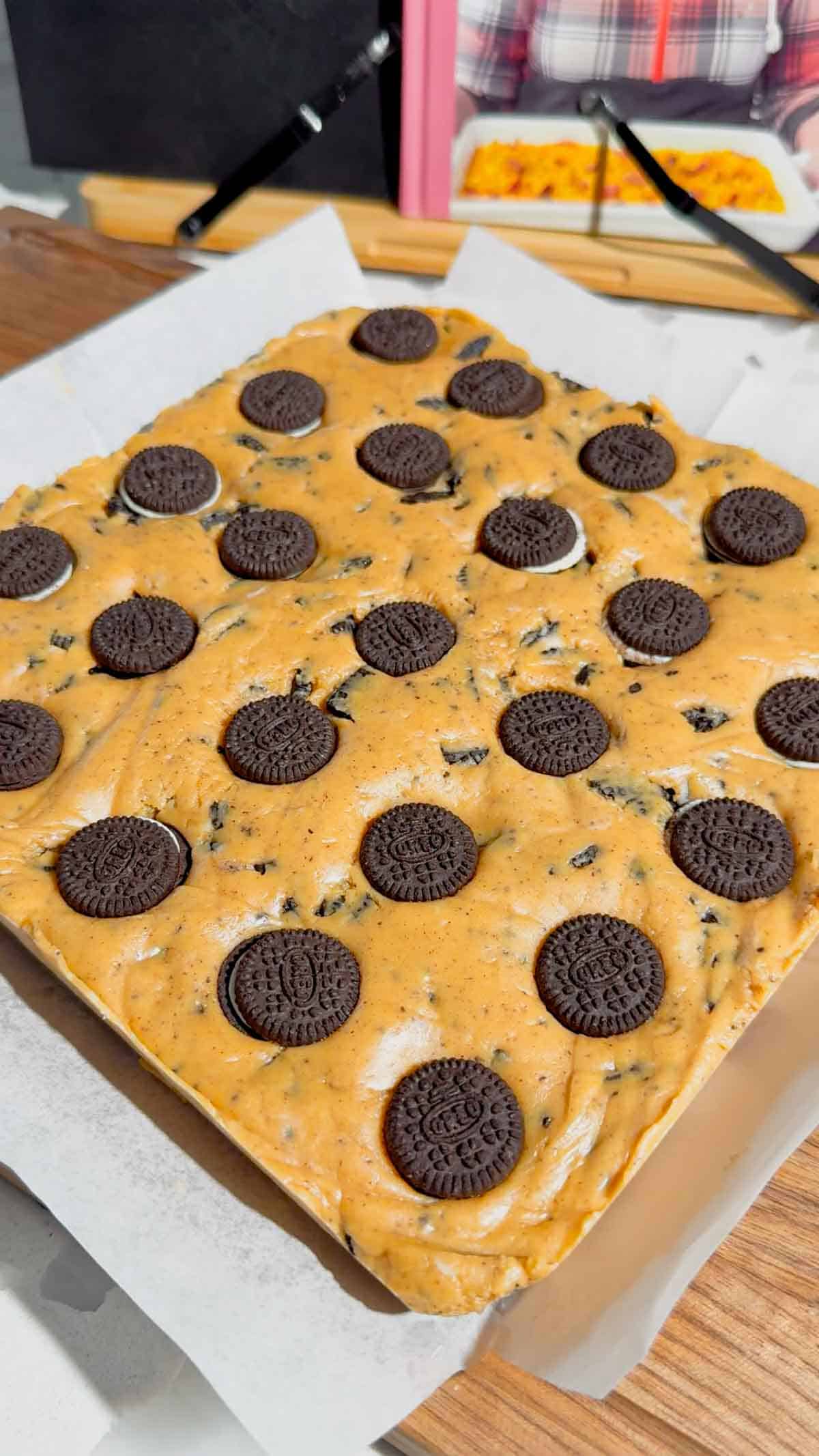 This Oreo Peanut Butter Fudge is the ultimate easy no bake dessert for peanut butter and chocolate lovers! Loaded with mini Reese’s Peanut Butter Cups, creamy peanut butter, peanut butter baking chips, vanilla frosting, and crunchy mini Oreos, this rich homemade fudge is packed with irresistible flavor. If you’re looking for Easy Fudge Recipes, Oreo Desserts, Peanut Butter Desserts, Reese’s Desserts, or No Bake Dessert Recipes, this simple treat is a must-try. Perfect for Christmas Candy, Holiday Desserts, Cookie Exchange Recipes, Party Desserts, Potluck Desserts, and homemade edible gifts, this Microwave Fudge Recipe takes just 15 minutes of prep. Save this Oreo Fudge Recipe when you need an easy dessert that combines cookies and cream with creamy peanut butter and Reese’s candy in every bite!