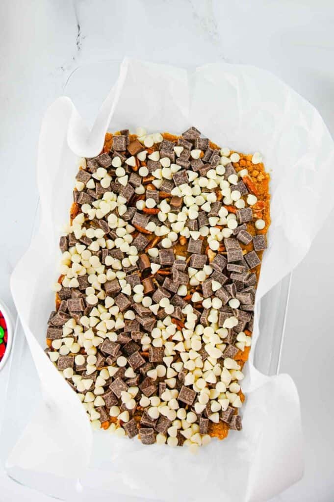 chocolate chunks and white chocolate chips sprinlked over graham cracker base