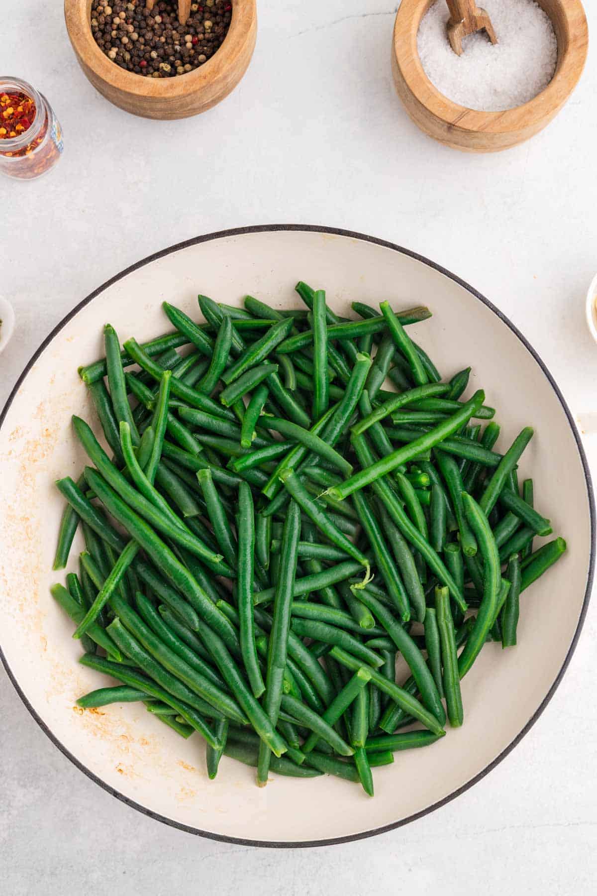 green beans in a skillet
