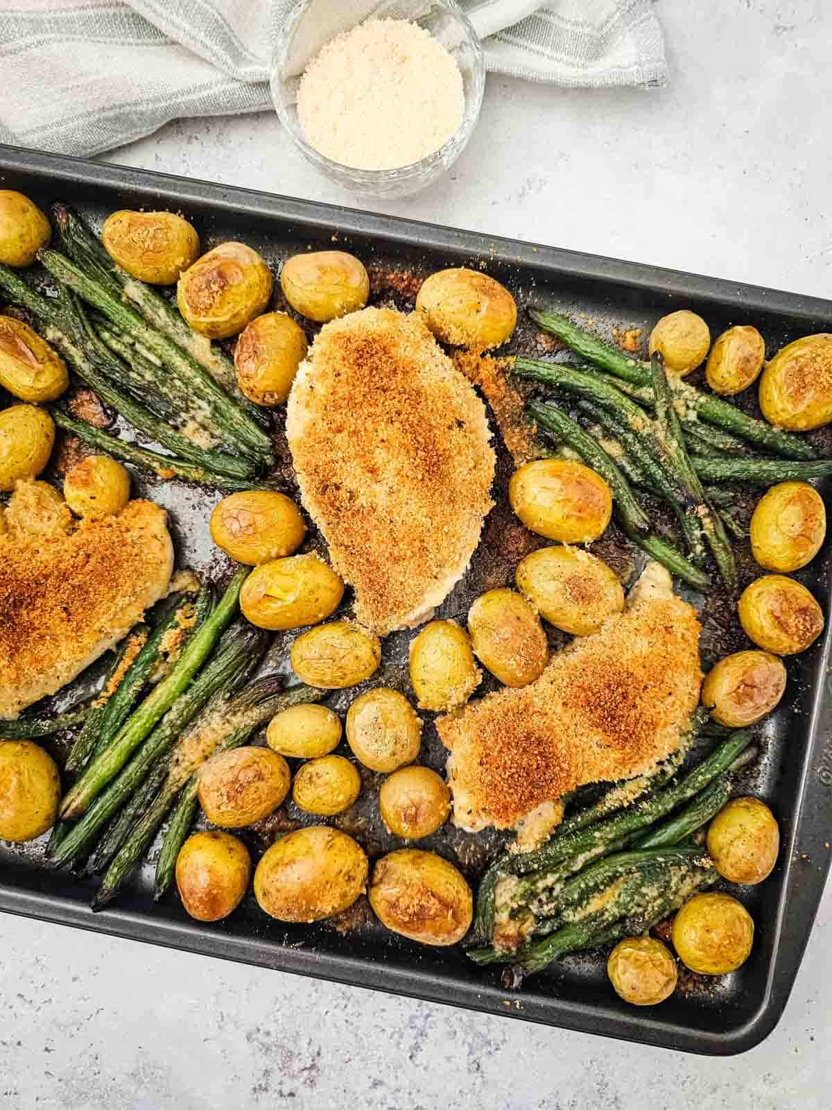 baked parmesan chicken with green beans and potatoes