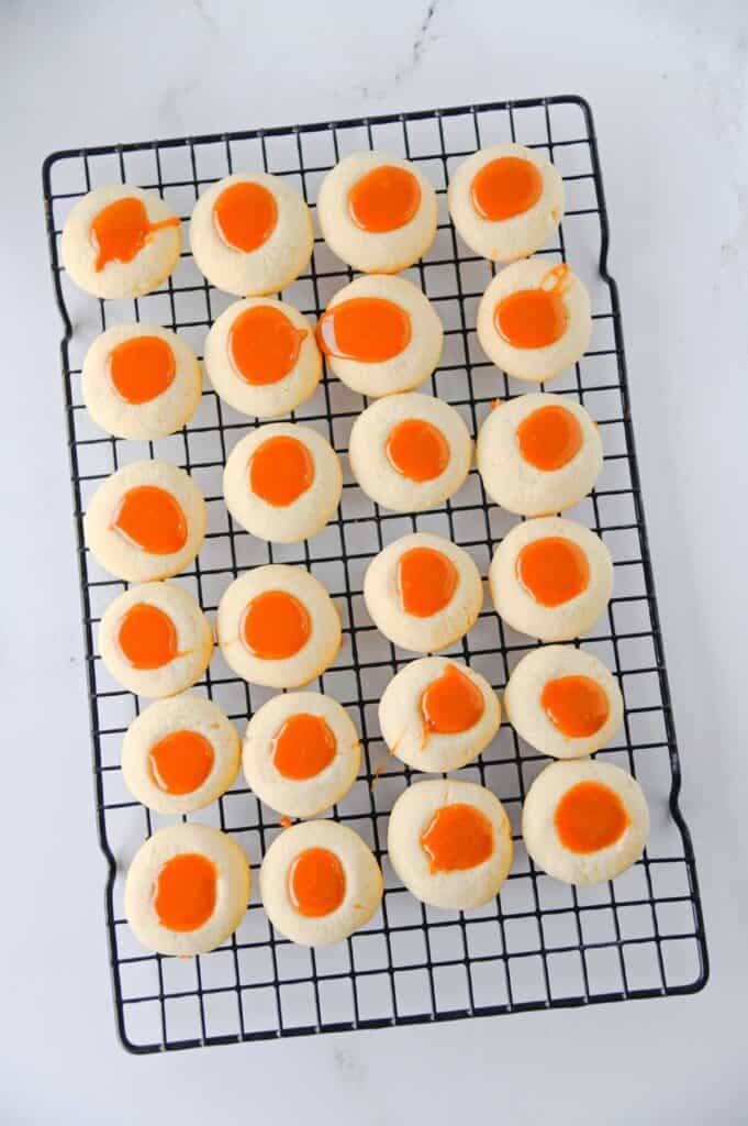 carmel poured into center of cookies on a cooling rack