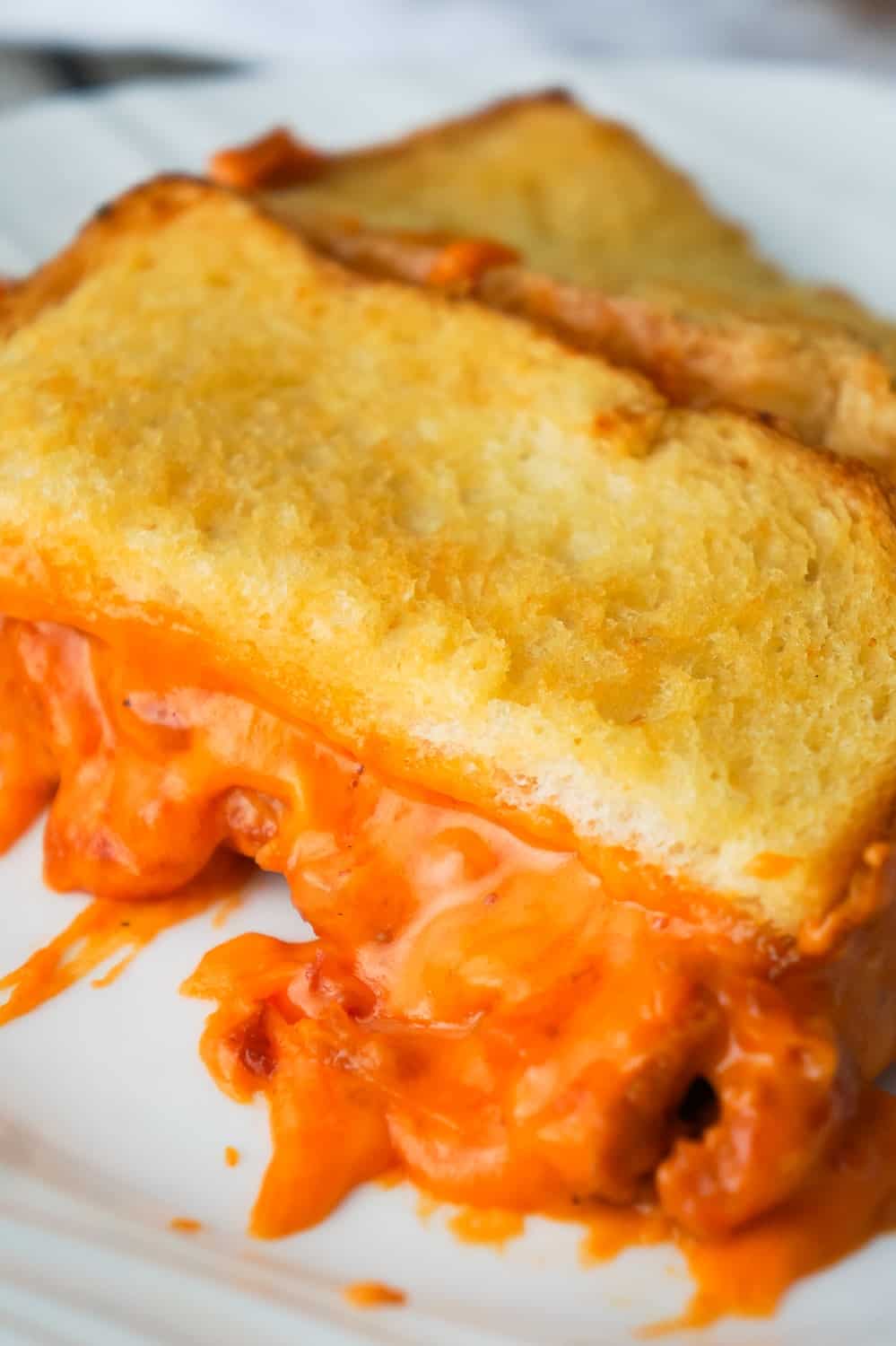 Tomato Soup & Bacon Grilled Cheese Casserole is an easy lunch or dinner recipe the whole family will love. This easy casserole is loaded with shredded cheddar cheese, real bacon bits and condensed tomato soup, all sandwiched between two layers of bread.