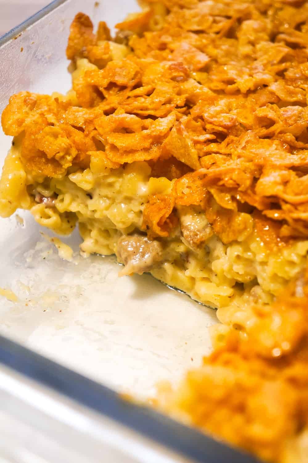 Breakfast Sausage Mac and Cheese topped with Frosted Flakes is a delicious brunch recipe with the perfect balance of savoury and sweet. This homemade macaroni and cheese is loaded with Havarti cheese and chunks of maple breakfast sausages with a crispy coating of frosted flakes.