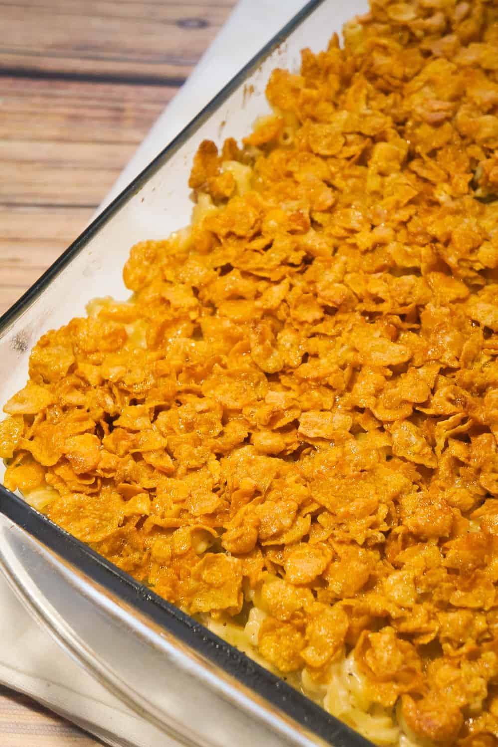 Breakfast Sausage Mac and Cheese topped with Frosted Flakes is a delicious brunch recipe with the perfect balance of savoury and sweet. This homemade macaroni and cheese is loaded with Havarti cheese and chunks of maple breakfast sausages with a crispy coating of frosted flakes.